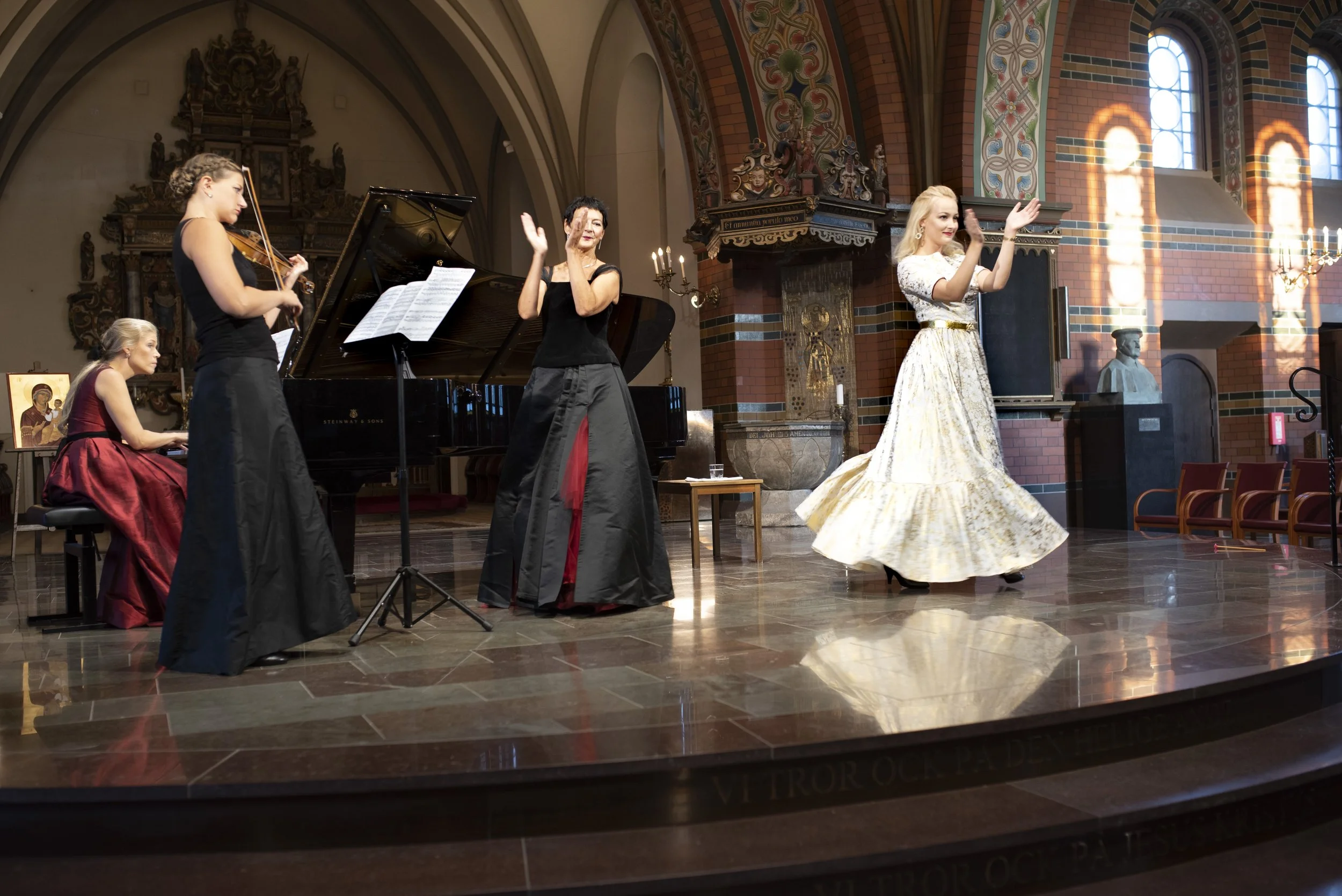Elisabeth Ekberg, soprano
Anne-Marie Lipsonen, pianist
Saana Kähkönen, violin
Britt-Louise Håkansson, sopran