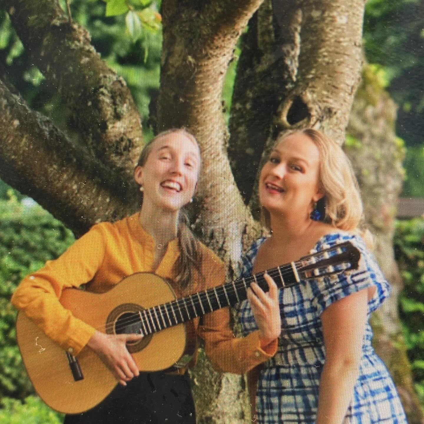 Imorgon, k&auml;ra v&auml;nner, h&aring;ller Duett Soubrette konsert i S&ouml;dra &Aring;sums Gamla kyrka och repertoaren &auml;r rykande f&auml;rsk men n&aring;gra av v&aring;ra klassiker har vi s&aring;klart med 🥳 Kl 19, fri entr&eacute;, kom som 