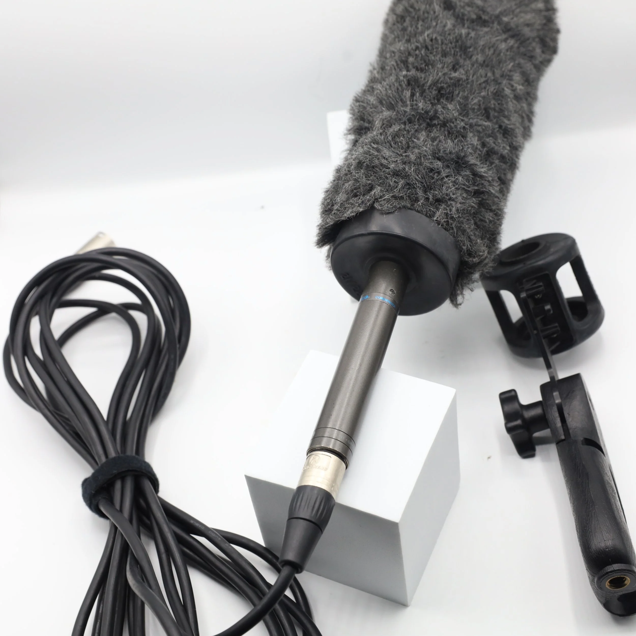 Audio Technica AT835b Shotgun Line Gradient Condenser Mic +Rycote Softie Arm 🚚