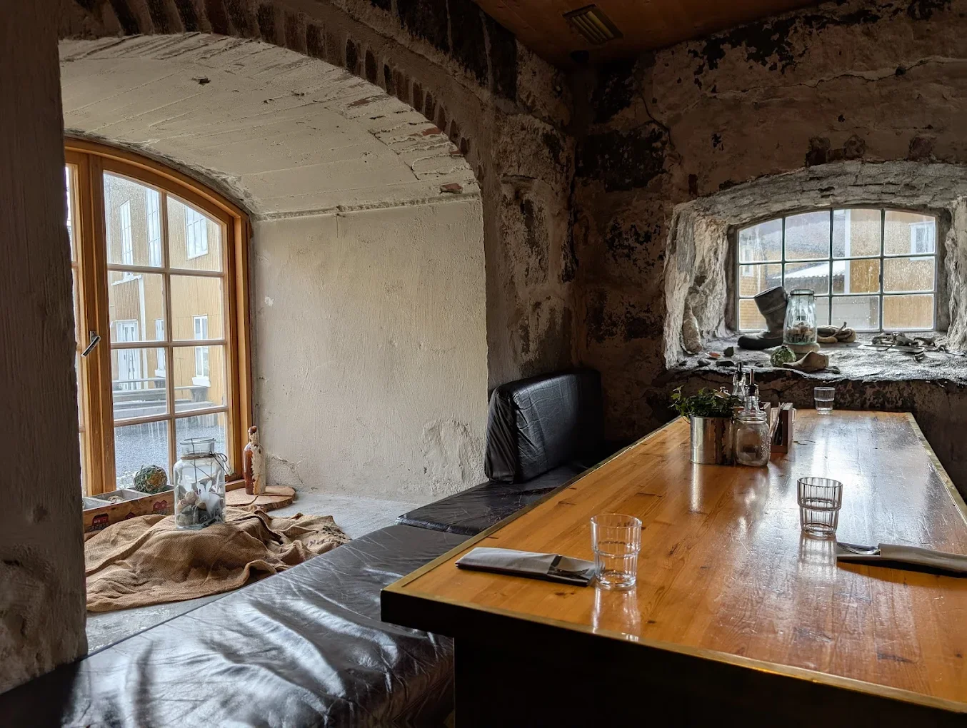 oriana-tavern-rustic-pub-nusfjord-lofoten