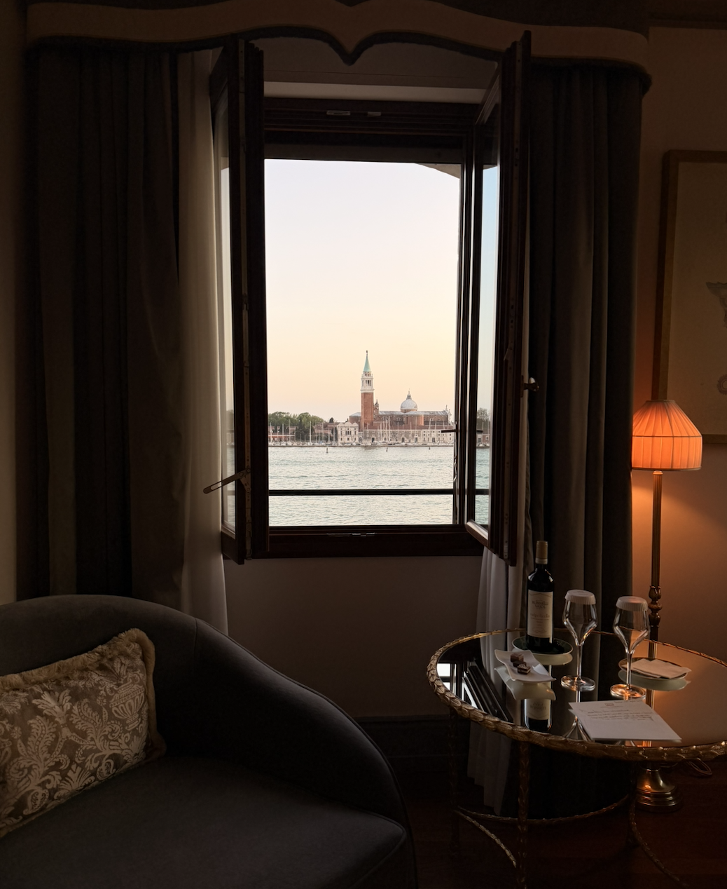 venice bedroom best views hotel gabrielli.png