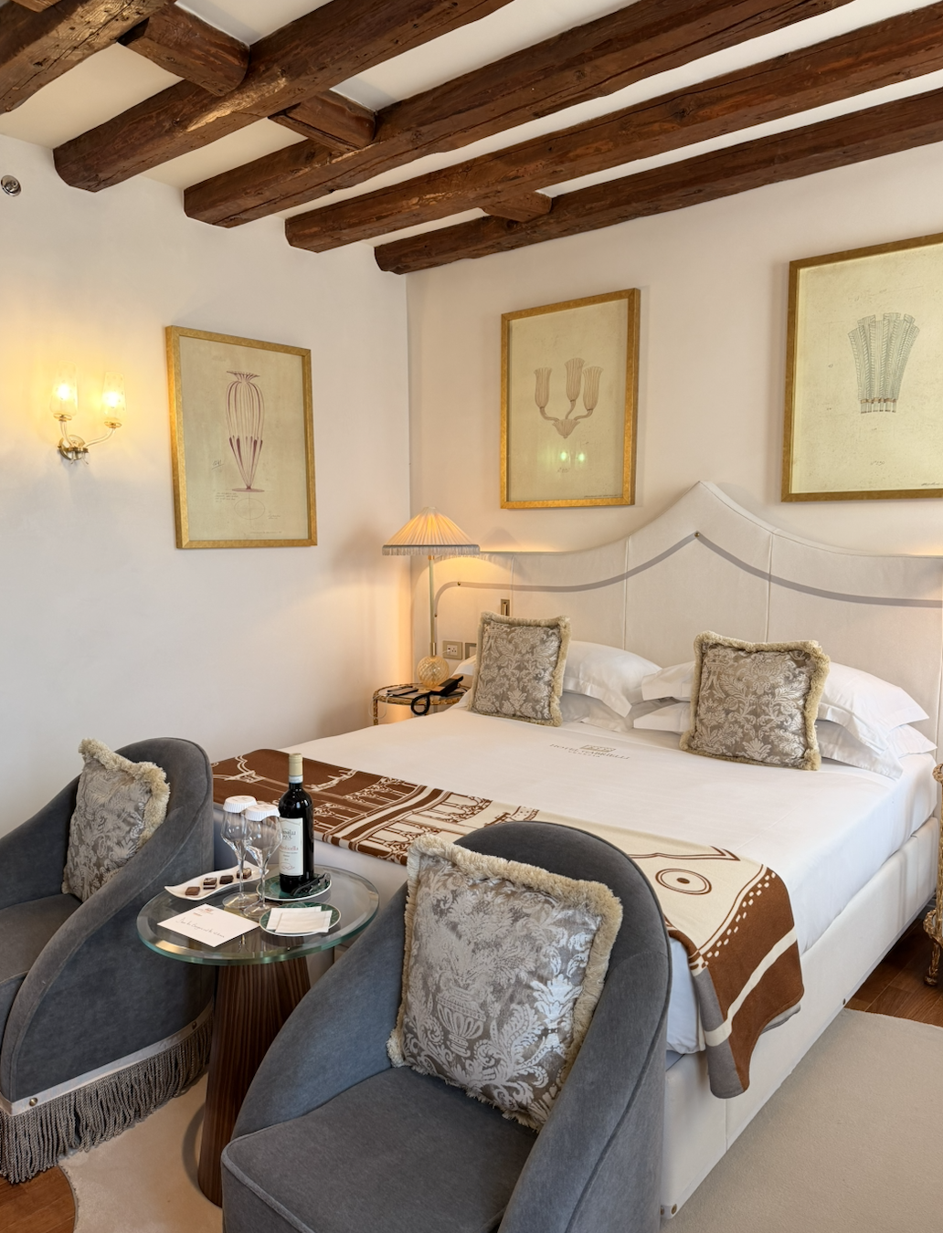 bedroom luxury hotel gabrielli elegant venice.png