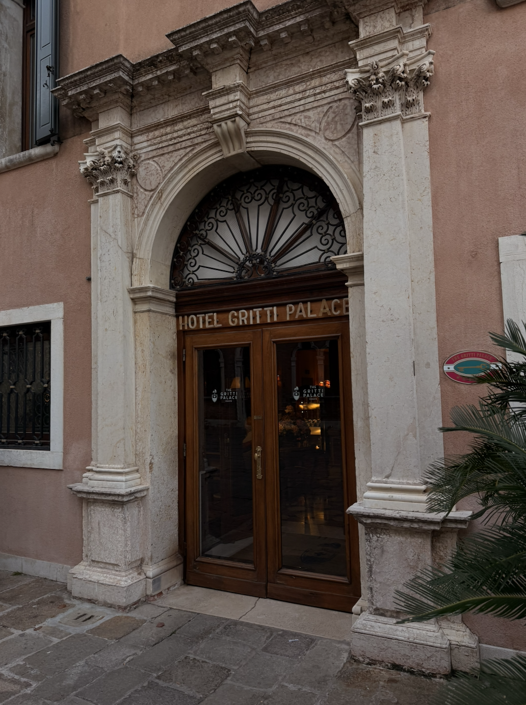 club de doges gritti palace bar entrance.png