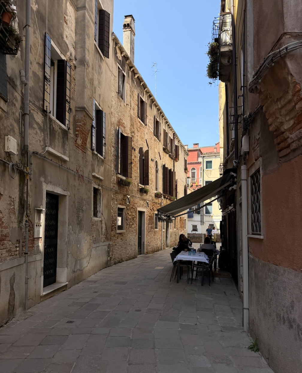 Intimate dining room Antiche Carampane, San Polo Venice.png