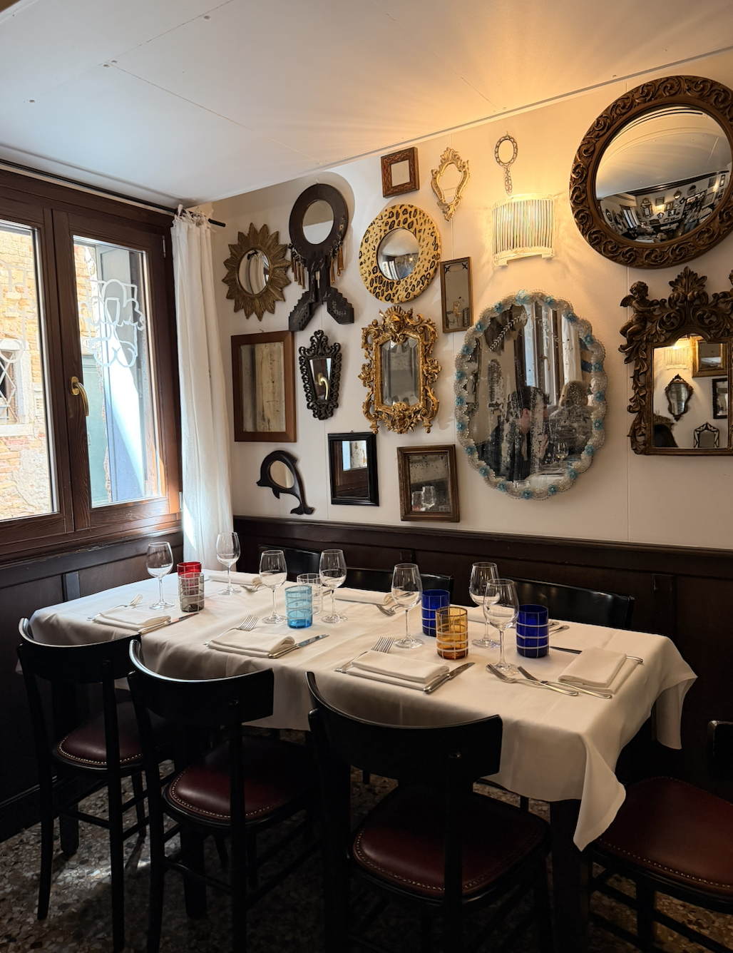 venice Intimate dining room Antiche Carampane, San Polo Venice.png