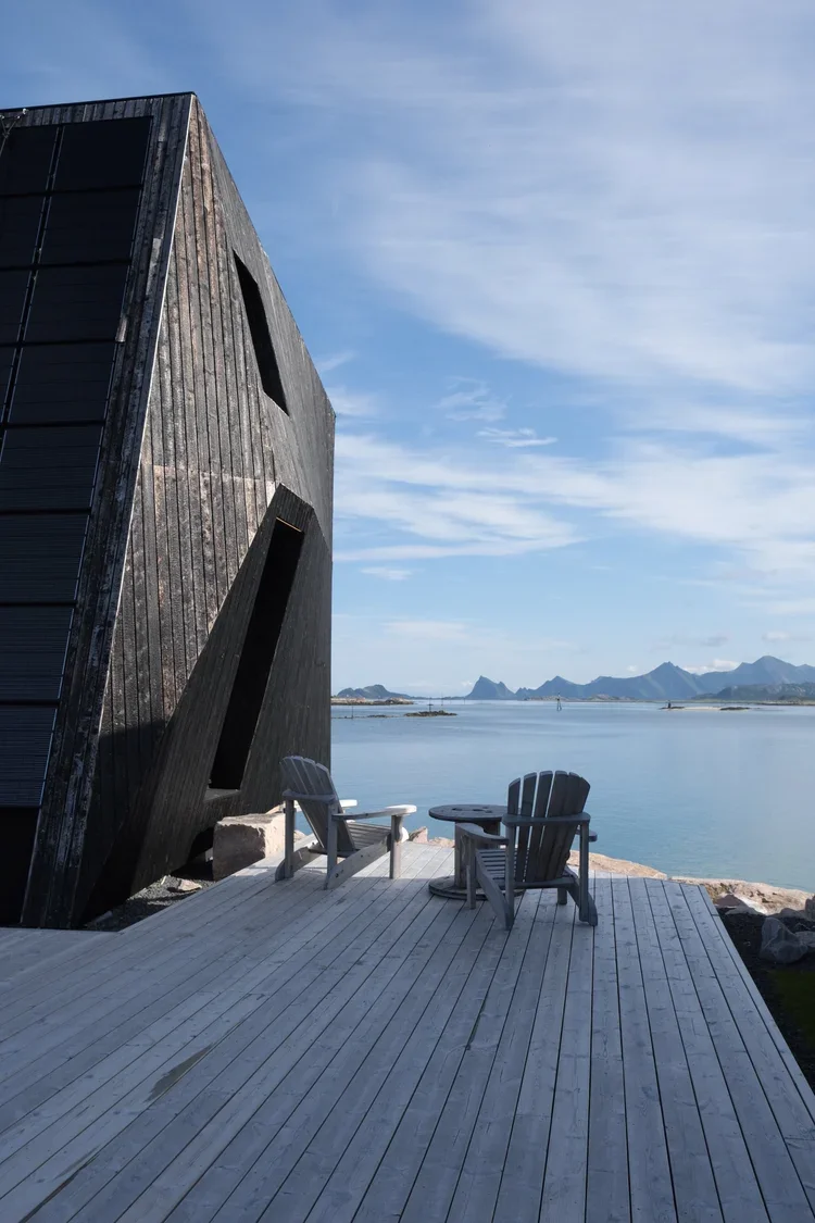 cabin-manshausen-island-sea-cabin-on-stilts-lofoten.webp