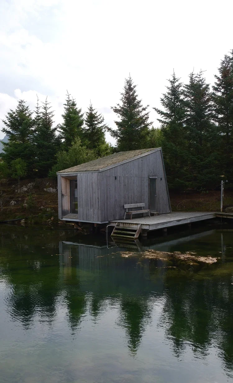 sauna-manshausen-island-sea-cabin-on-stilts-lofoten.webp