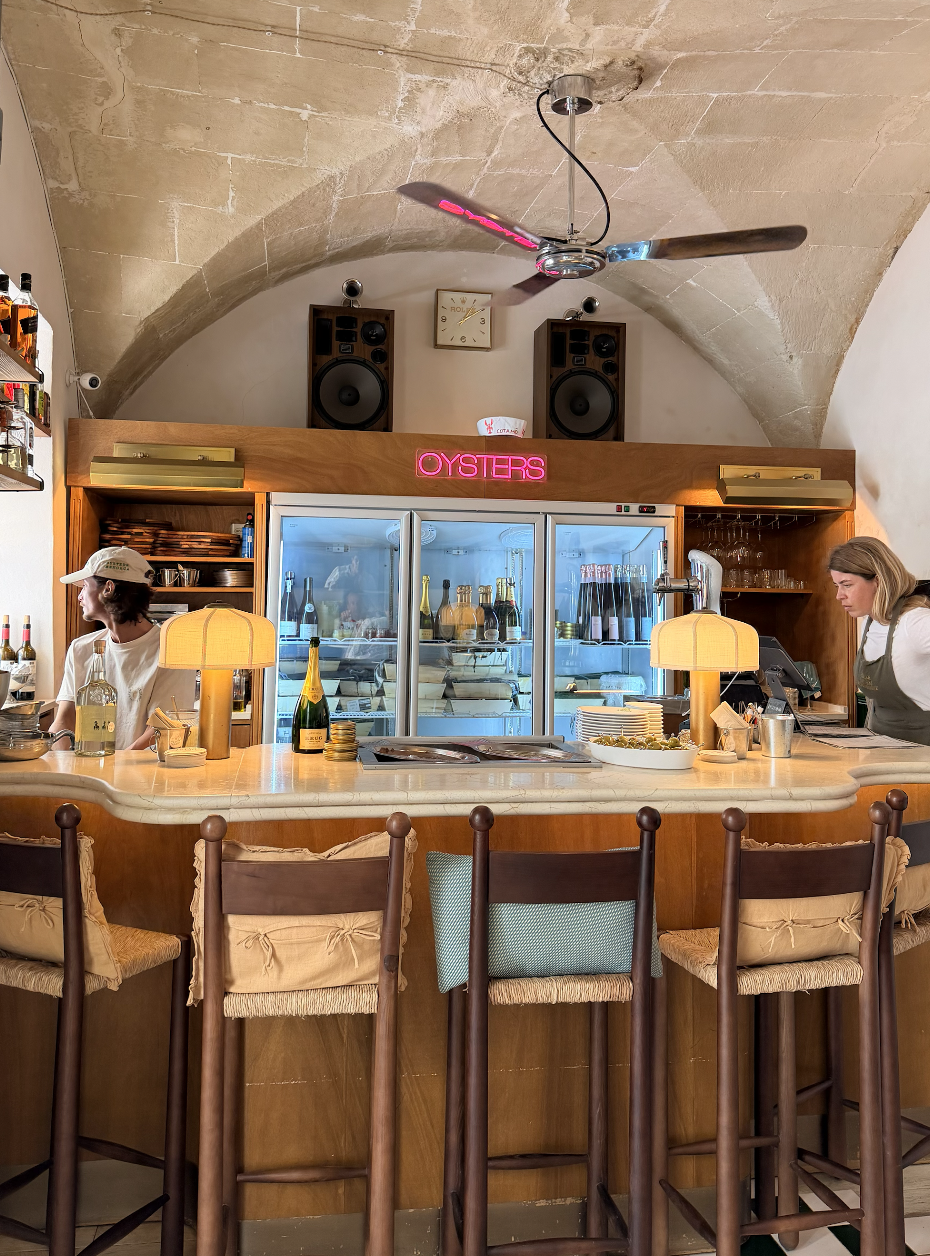 oysters-mao-mahon-menorca-restaurant-best-guide-eat.png