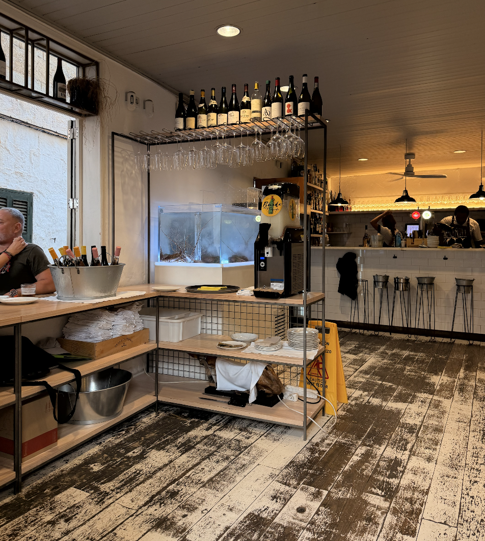 ulisses-bar-menorca-ciutadella-wine-drinks.png