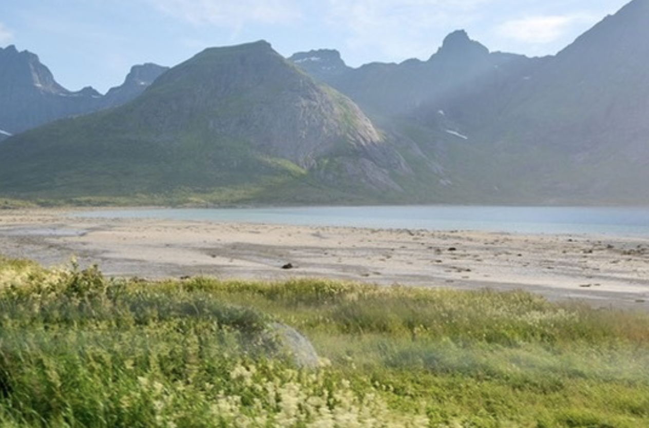 midnight-sun-lofoten-norway-summer