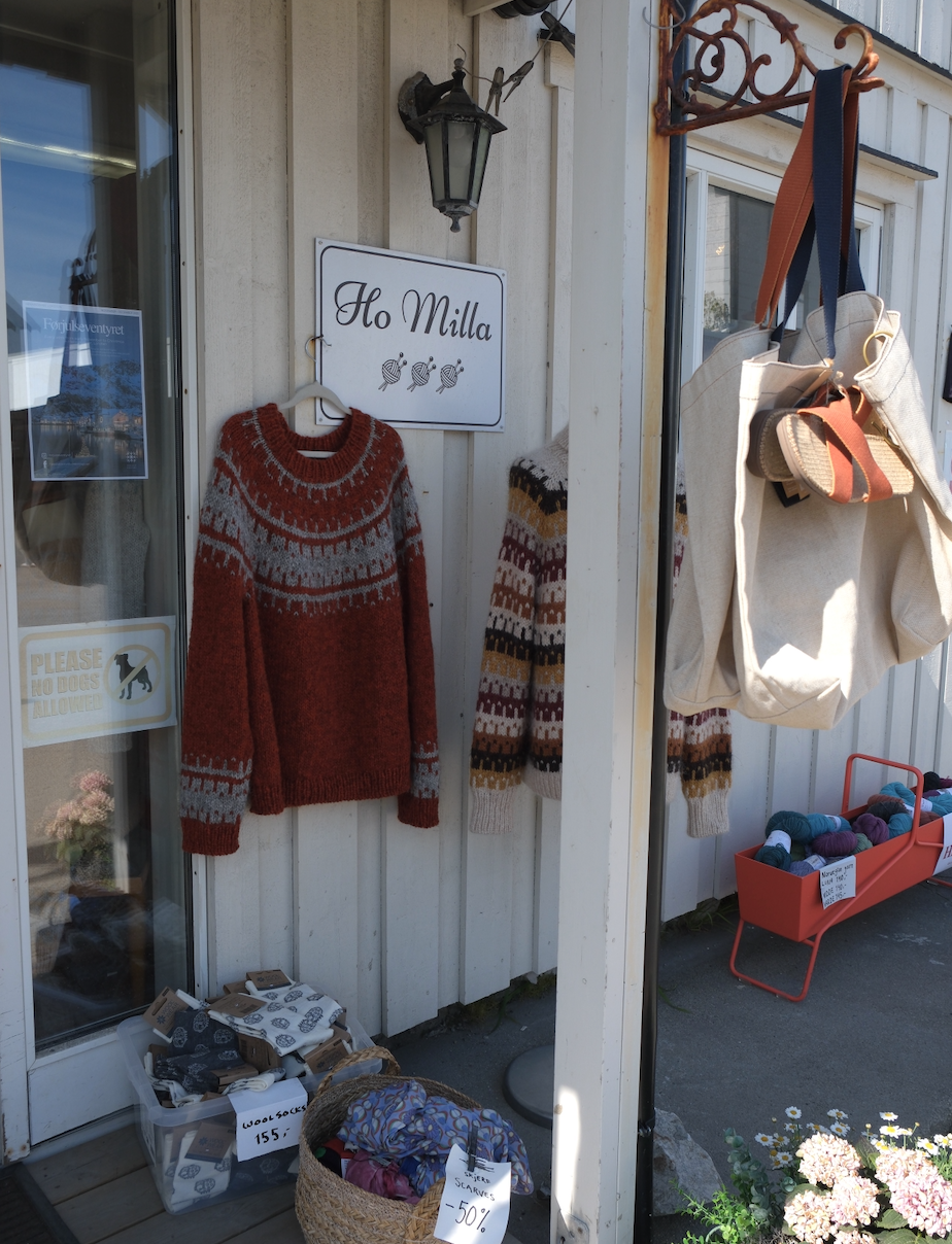 henningsvaer-village-shopping-harbour-lofoten-norway