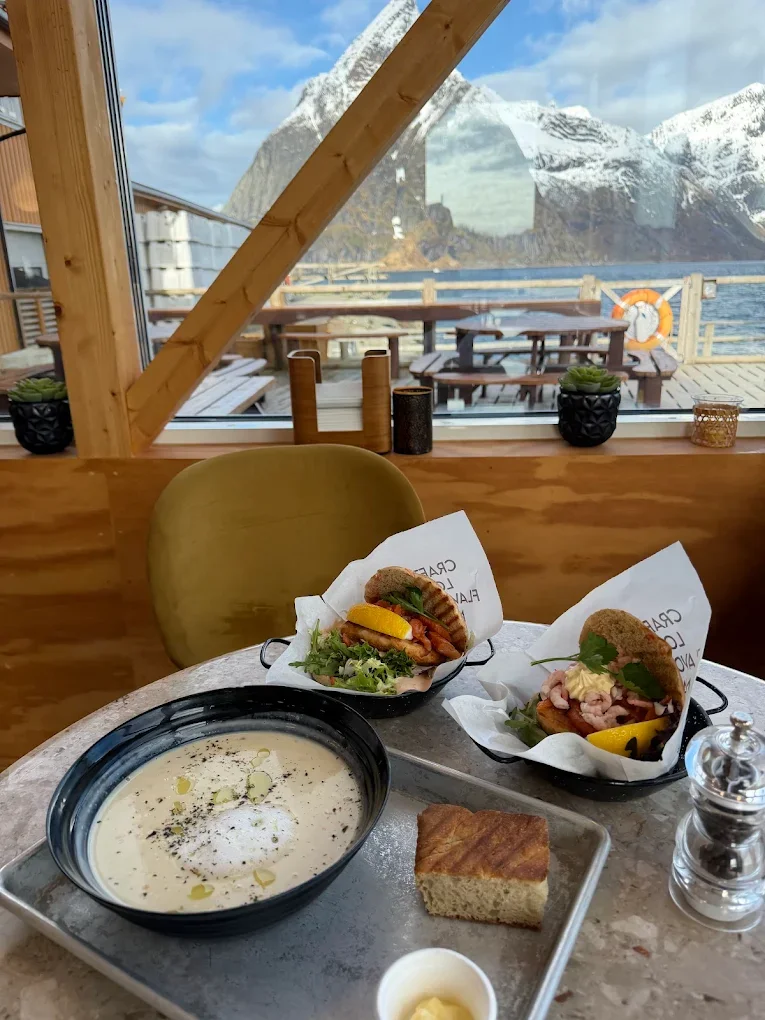 anita-sjomat-fish-burger-sakrisoy-lofoten