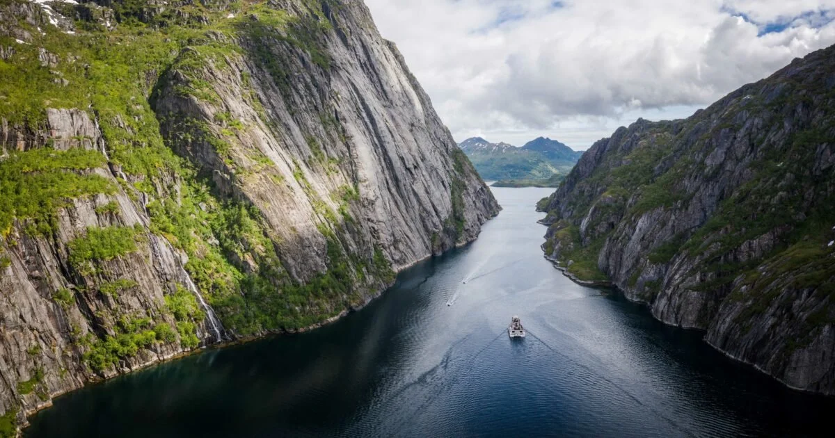 trollfjorden-boat-trip-svolvaer-lofoten.