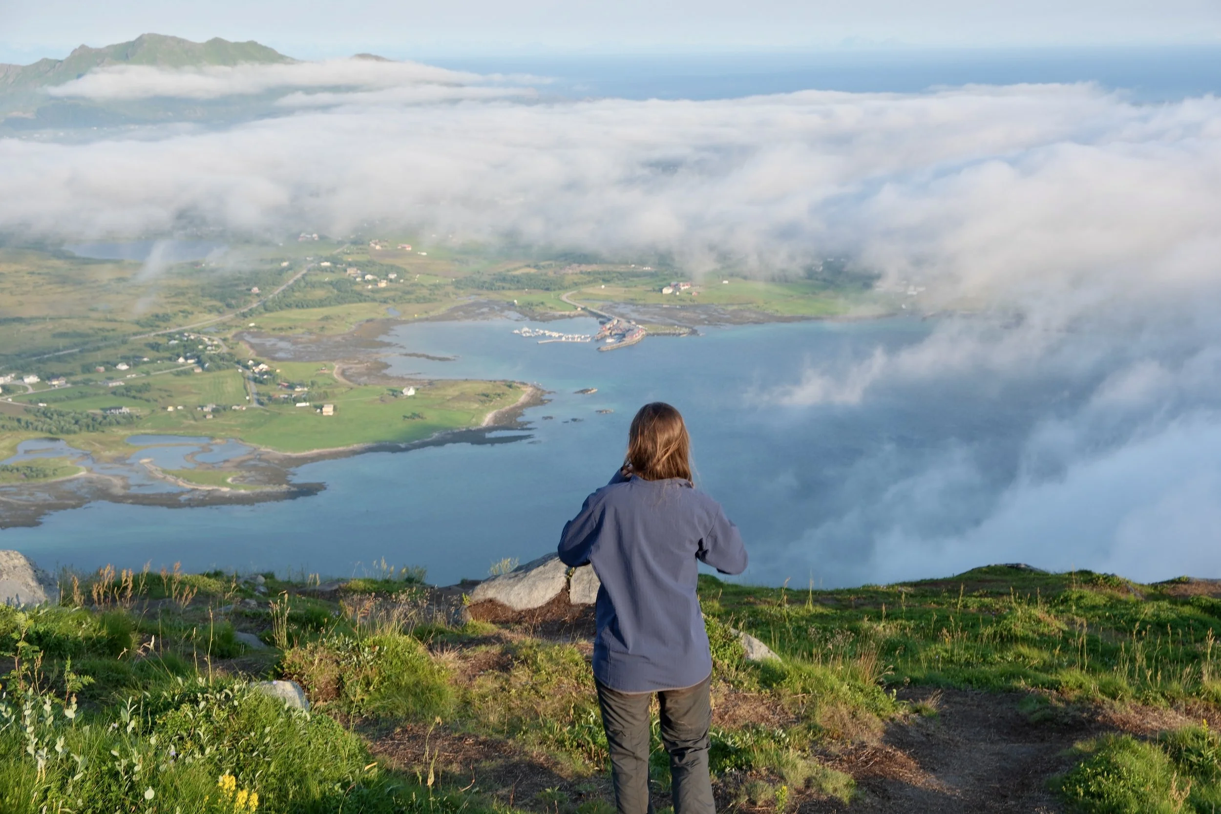 lofoten-hiking-trail-mountain-view-norway-Offersøykammen-Mannen-Nubben-Hoven