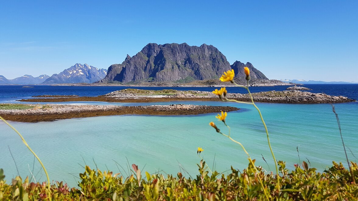 skrova-island-kayak-day-trip-lofoten