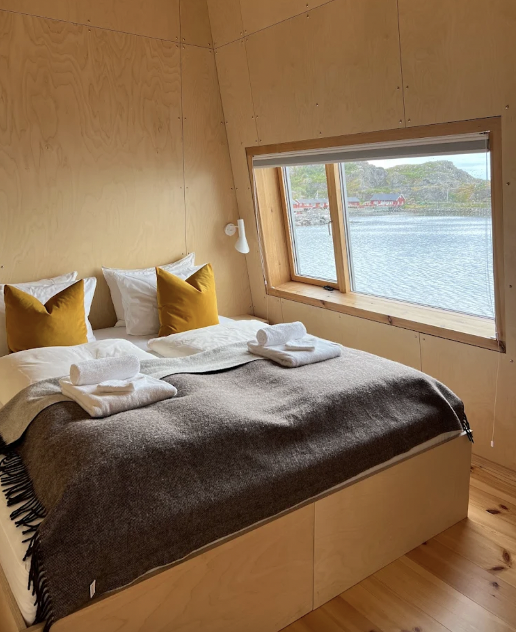holmen-fishermans-cabin-lofoten-luxury-hotel-bedroom-water-view-sorvagen.jpg