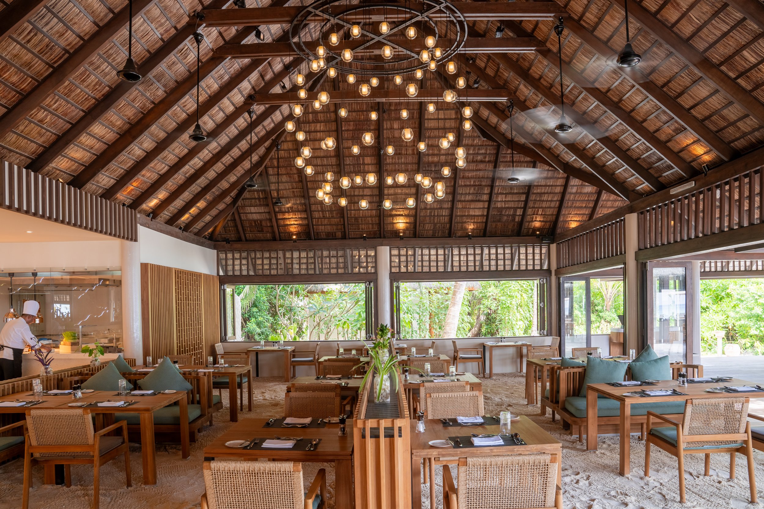 Veligandu_DhonveliBuffetResaurantInterior5.jpg