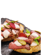 Tartines de pain de campagne avec roastbeef, crème légère au raifort et pickles croquants