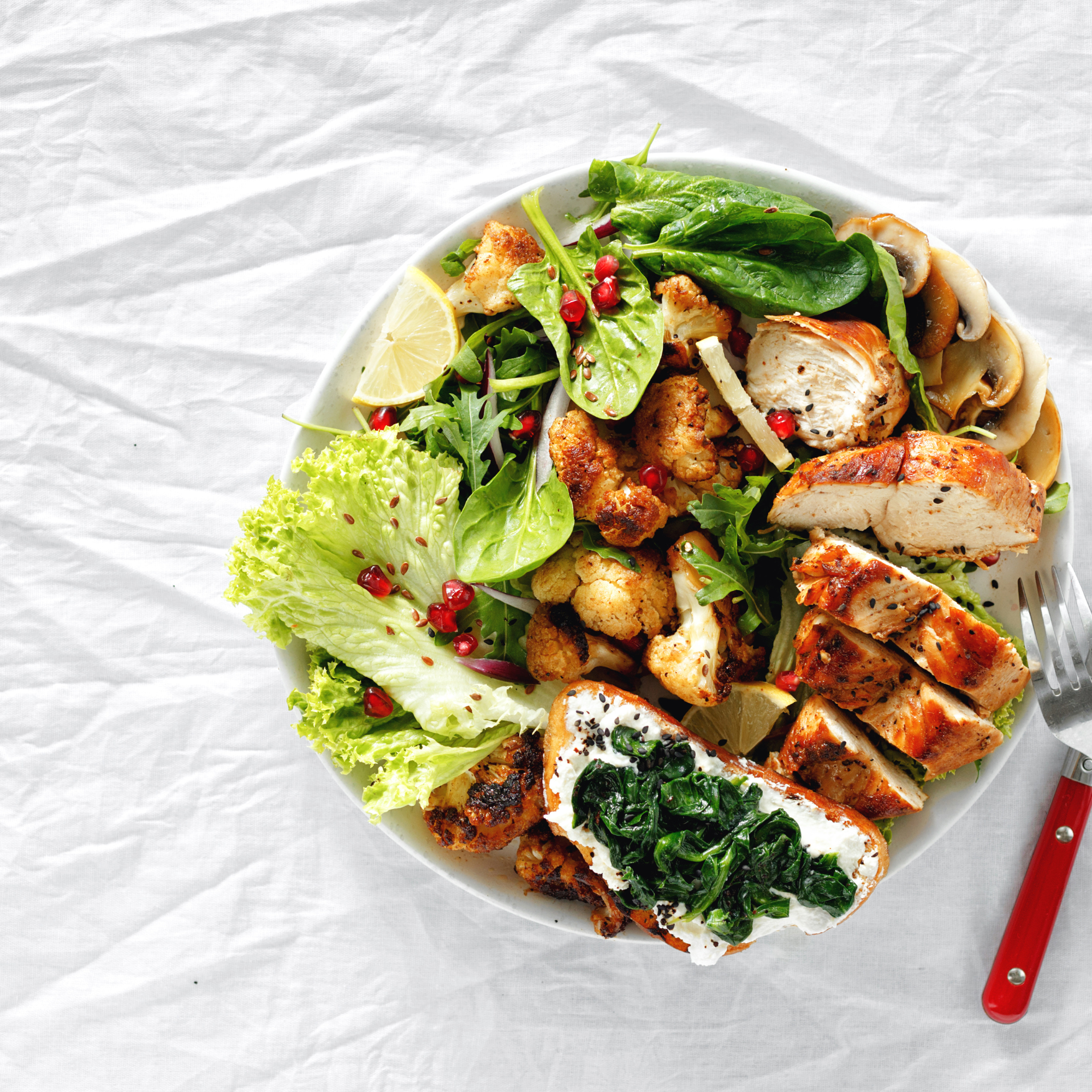 Assiettes detox poulet légume rôtis et tartine de fromage frais 