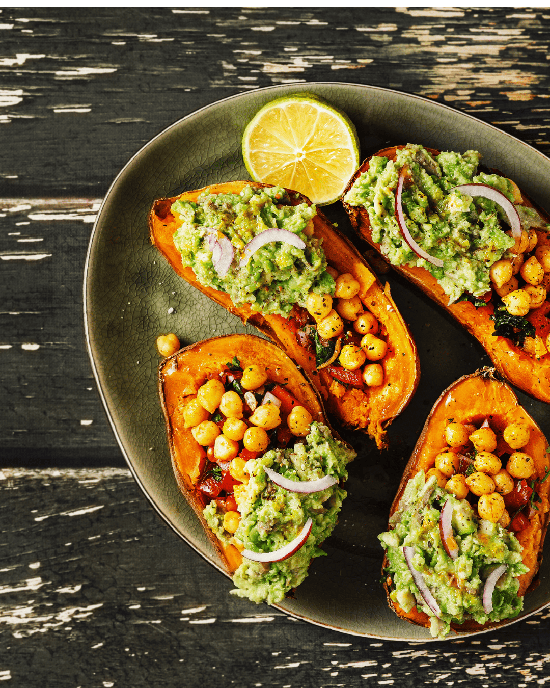 Patates douces rôties pois chiches citronnés et écrasé d’avocat croquant