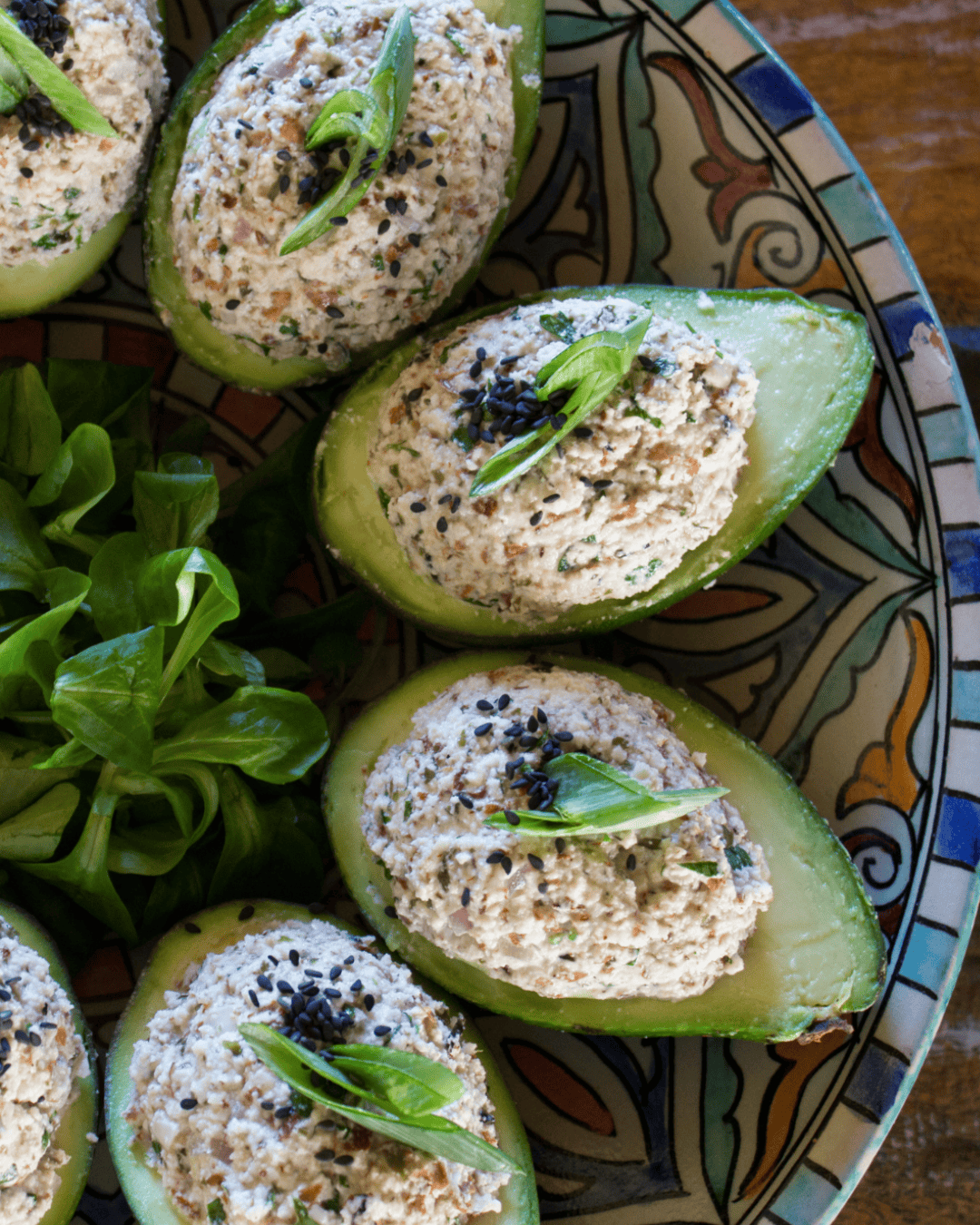 Avocats farcis au thon et herbes fraîches 
