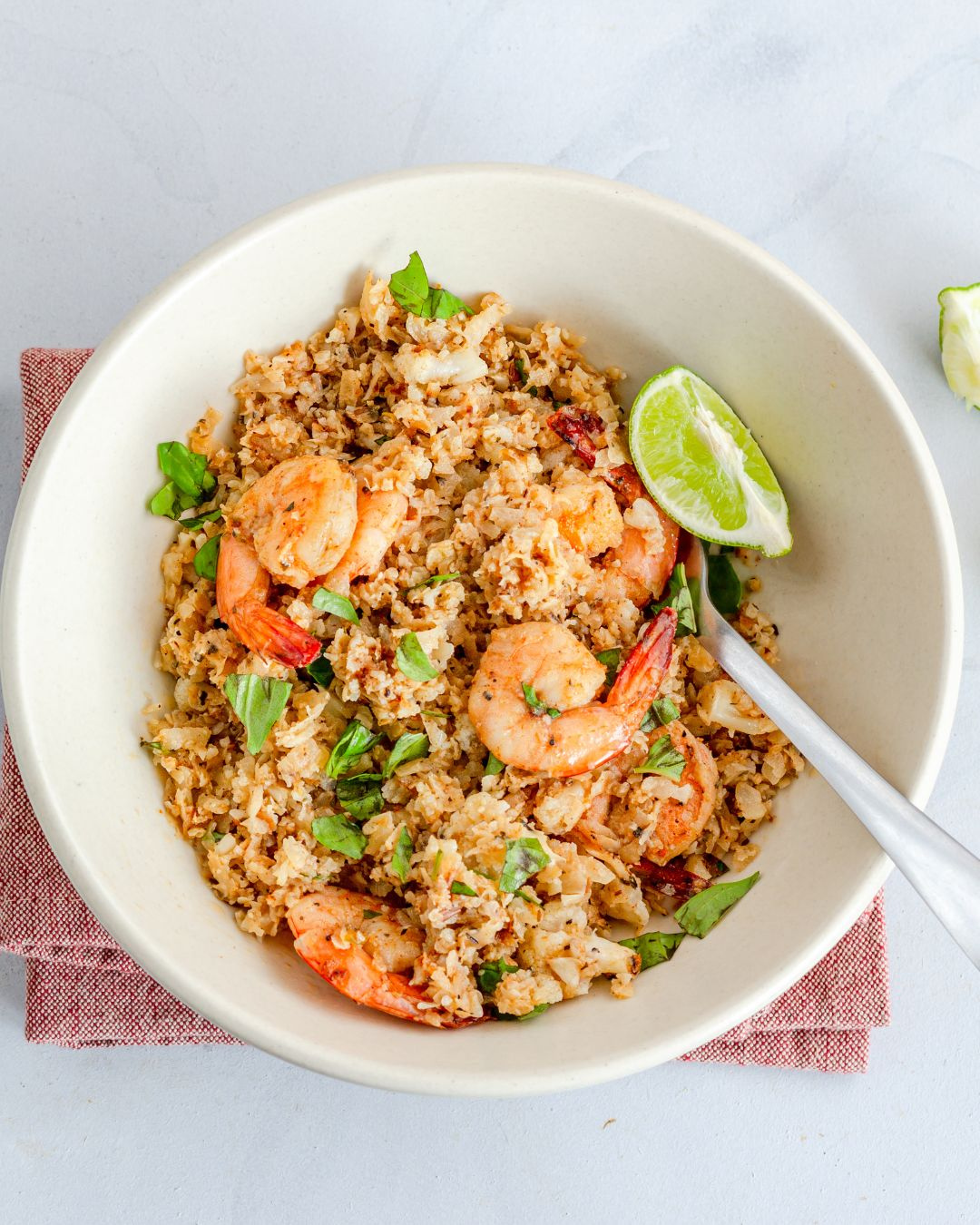 Crevettes sautées façon fried rice au chou-fleur 