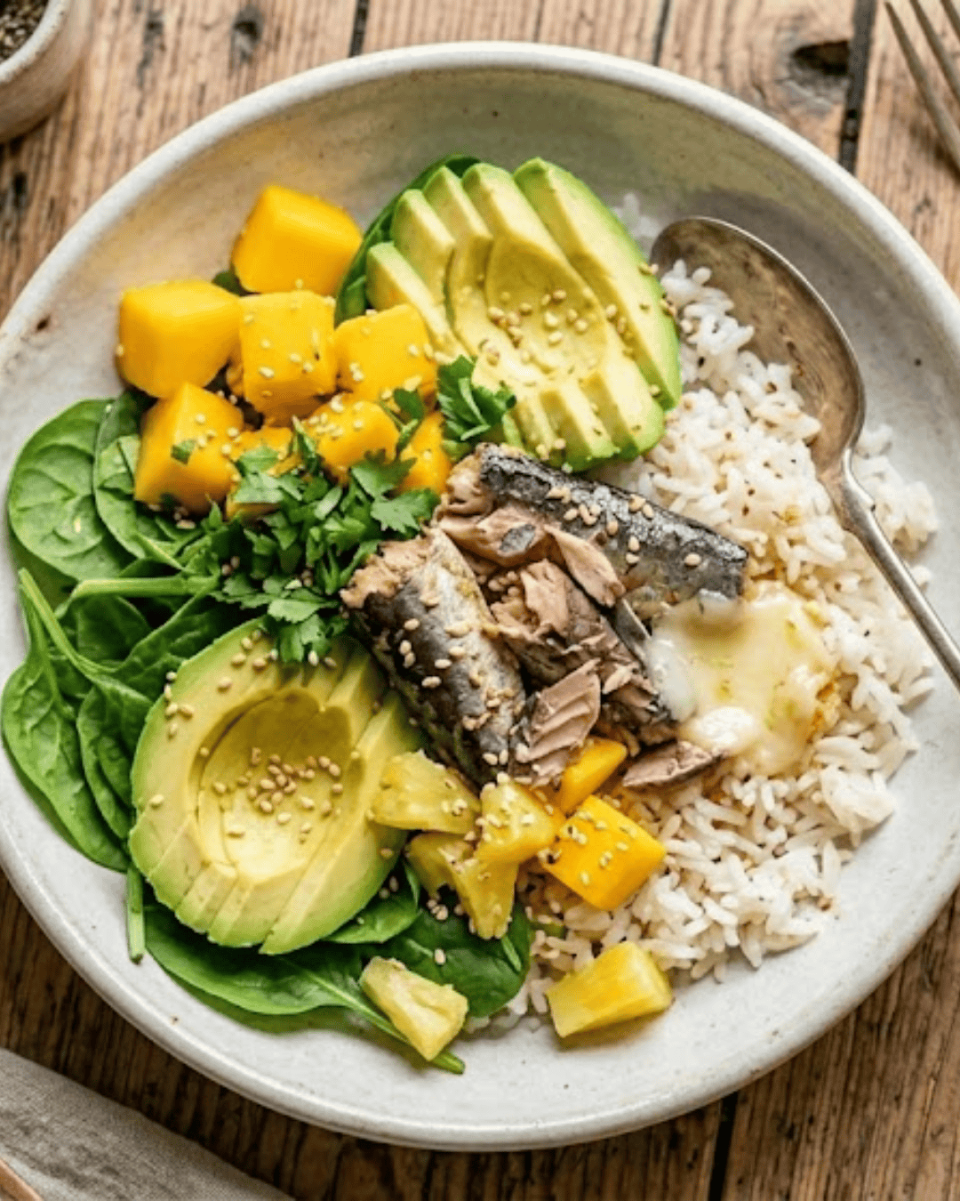 Soupe printanière aux légumes verts, parmesan et pesto (copie)