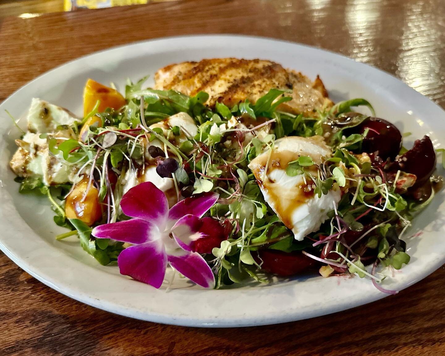 The Beet Salad with burrata was a big hit this past weekend. Someone ordered it with grilled Salmon and it looked so delicious I had to share! ☀️ 

#hamptonbays #hamptons #westhampton #eastend #summerdining #beetsalad