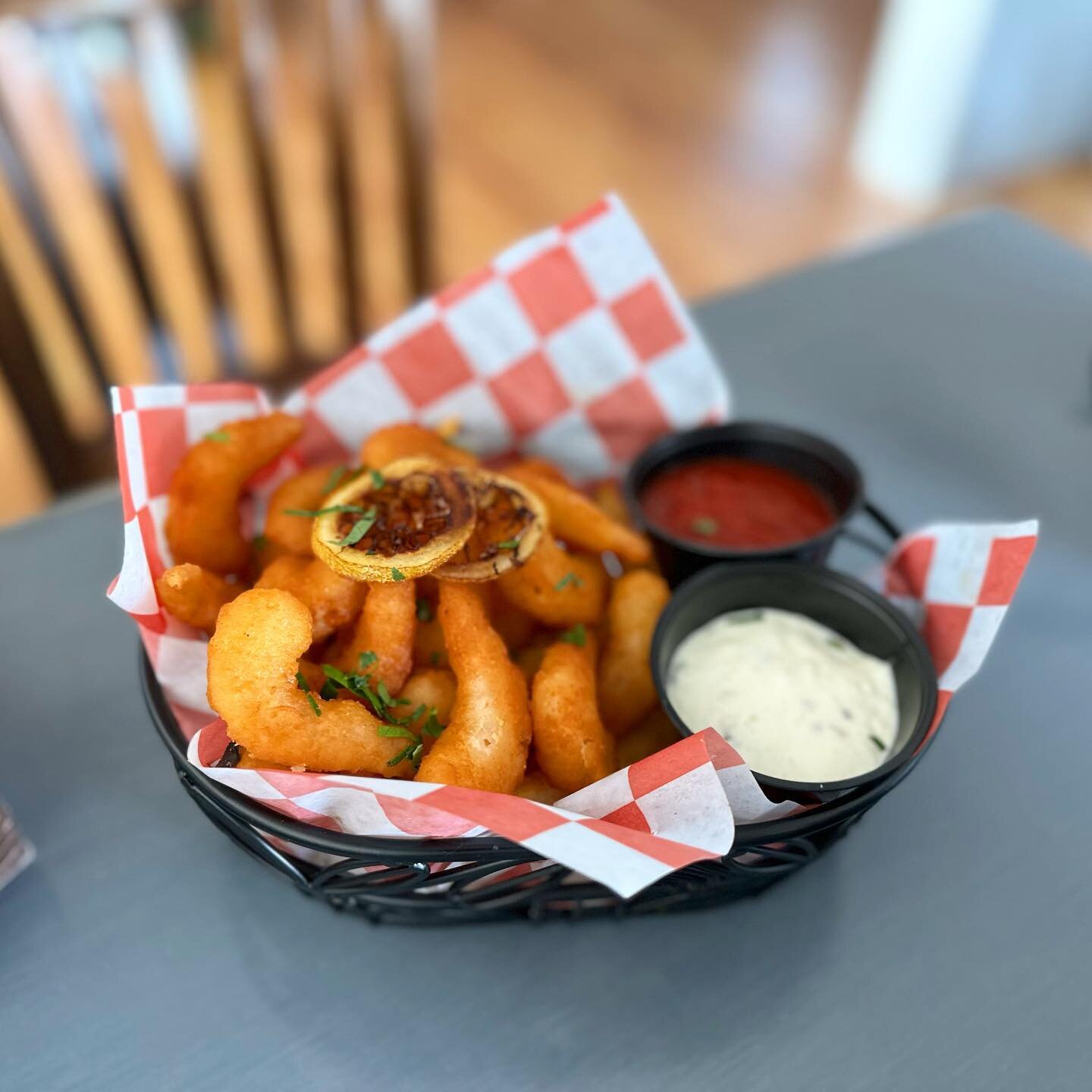 Our shrimp basket is perfect for lunch OR dinner! 🍤

Let us know your fav order at Fins and Forks so far in the comments 👇👇

#hamptonbays #thehamptons #suffolkcounty #longislandlife #longislandfoodie #southampton #friedshrimp #freshseafood #hampto