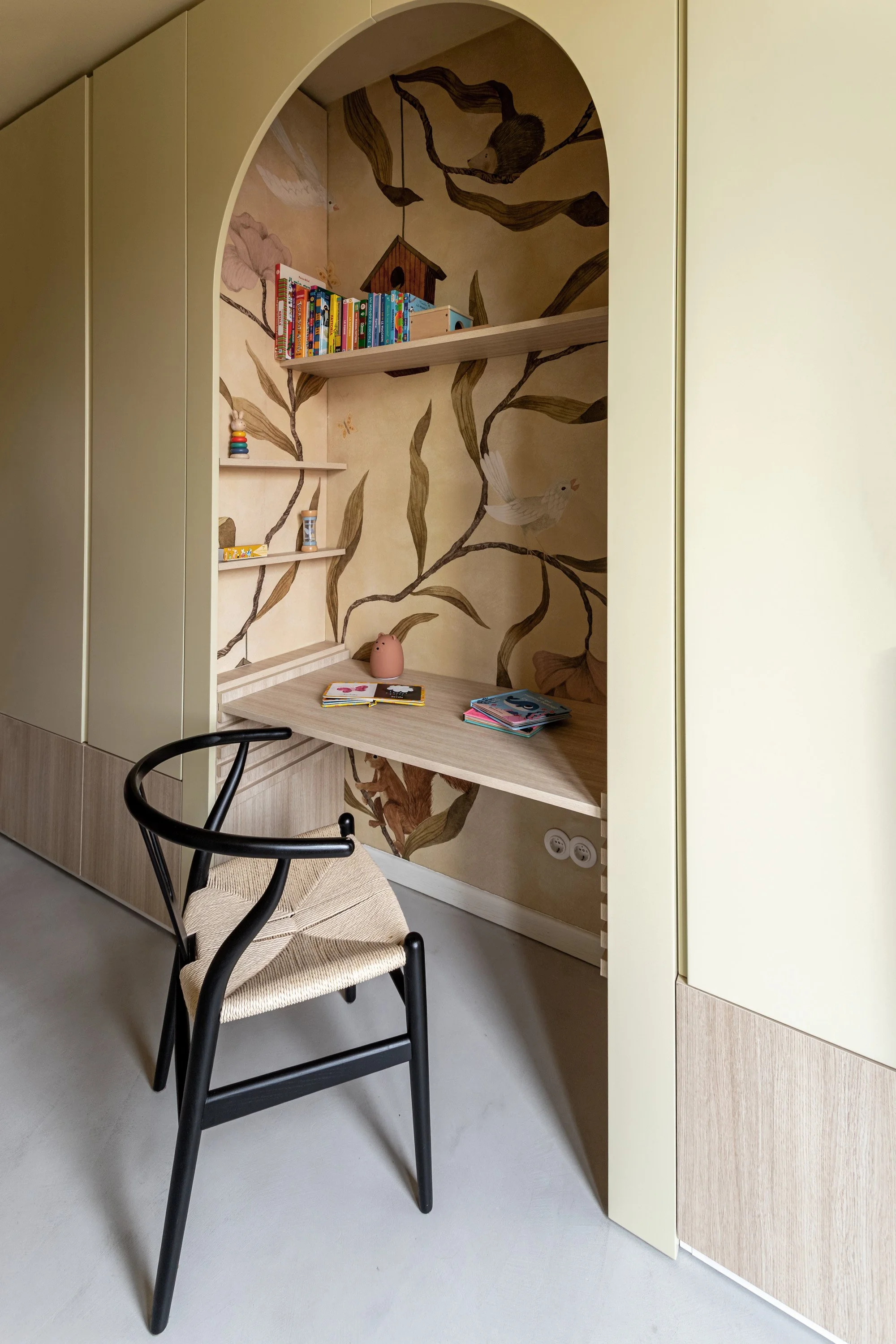 oimini-design-kids-desk-arched-niche-02.jpg