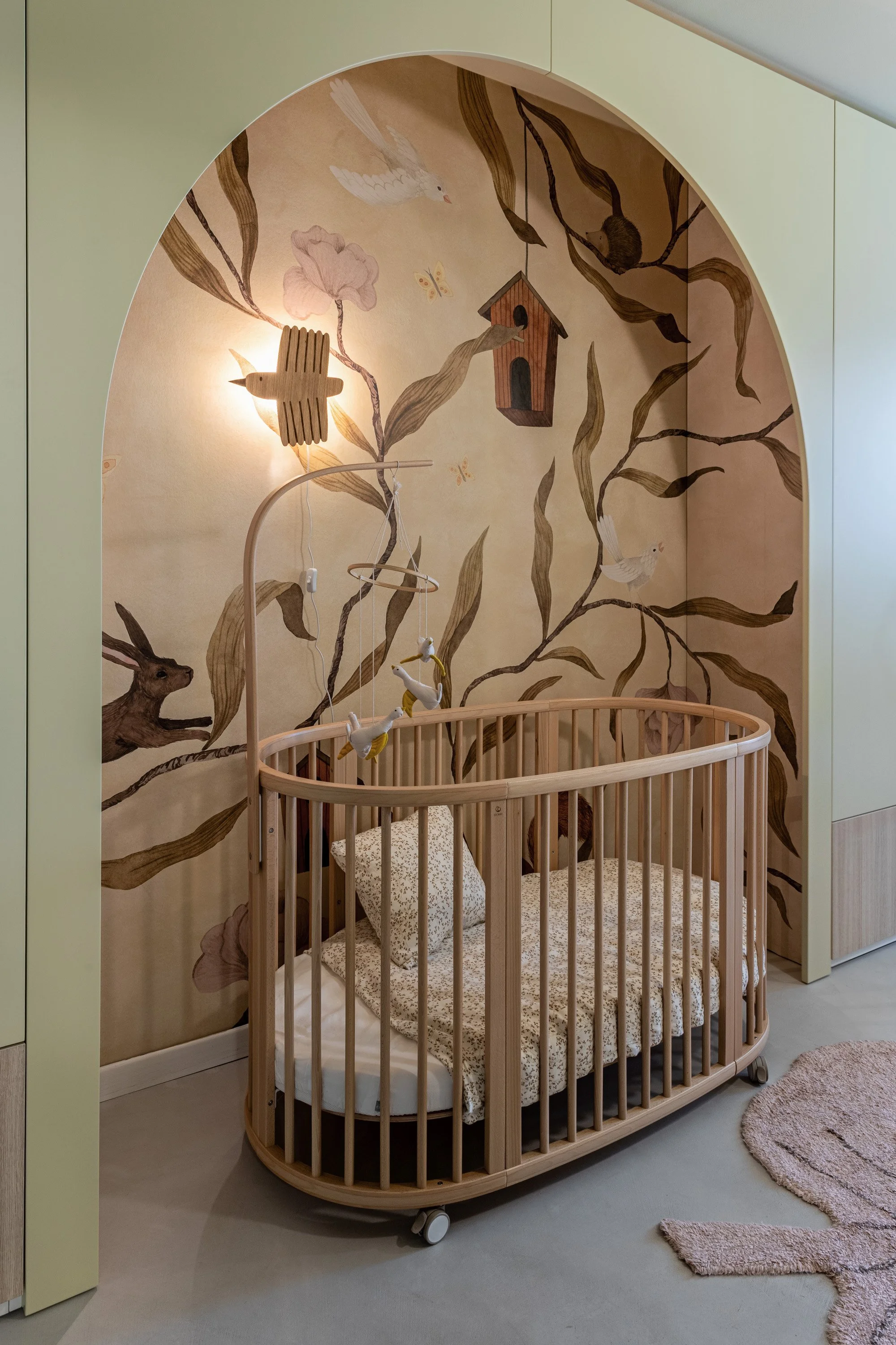 oimini-design-nursery-round-crib-arched-niche-06.jpg