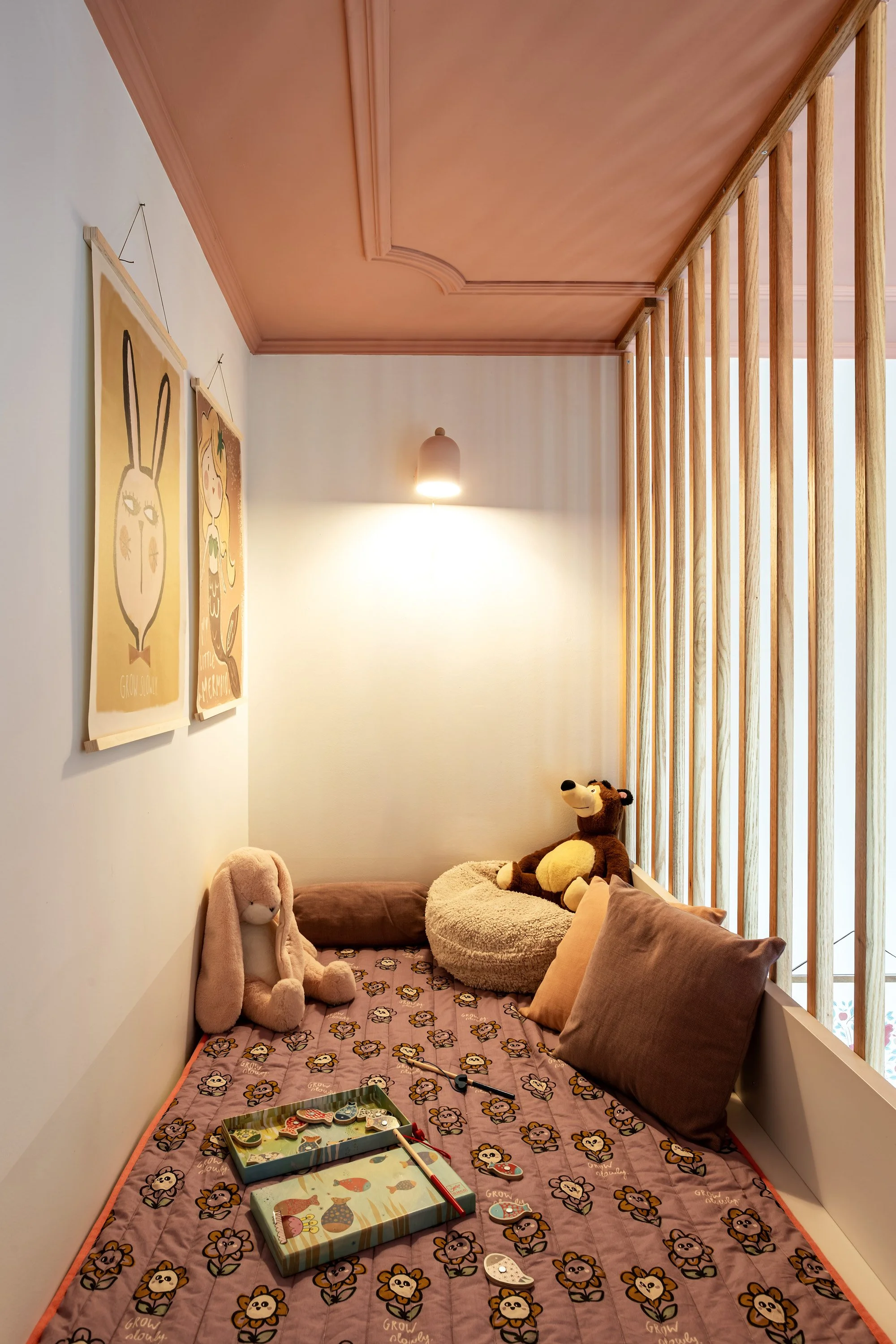 oimini-design-kids-room-cozy-loft-nook-07.jpg