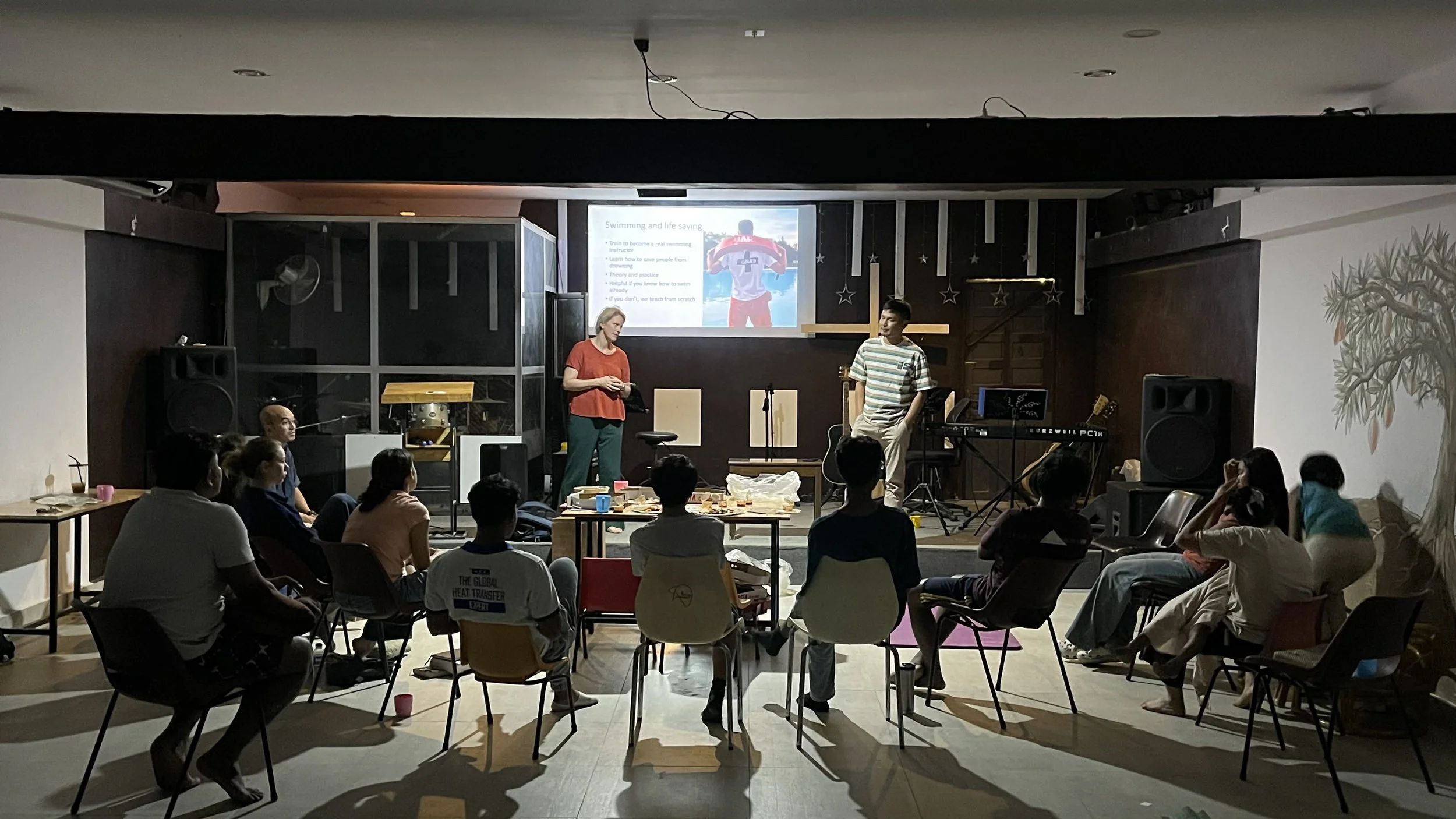 At Emilie er svømmeinstruktør