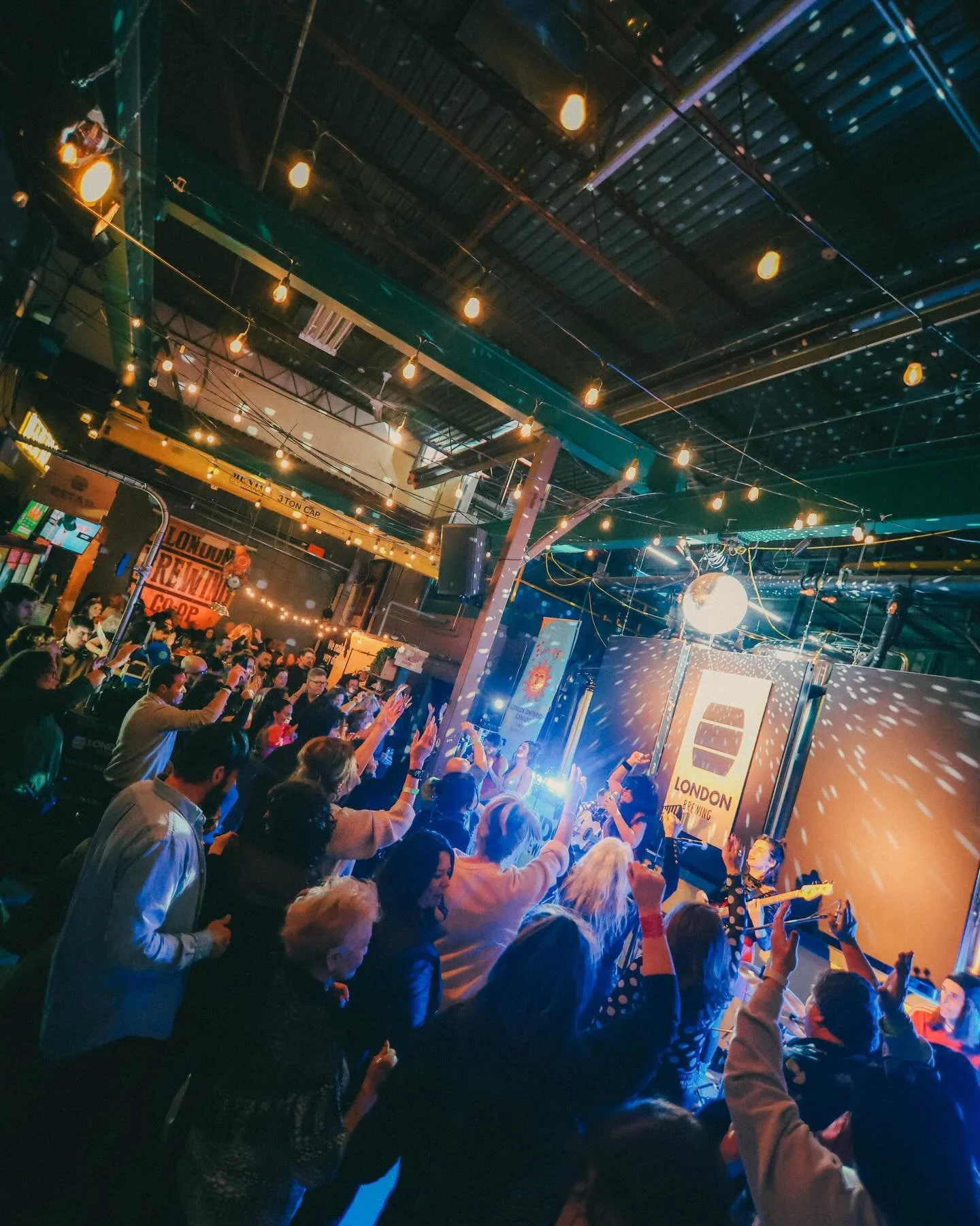 Straight from Barcelona, Maruja Lim&oacute;n lit up London with pure energy, rhythm, and real connection with the crowd. 💃⚡
@maruja.limon 

If you were there, you felt it.
If not&hellip; you missed out.
📸 @sandoooval 

#LiveMusic #LondonOntario #Fl