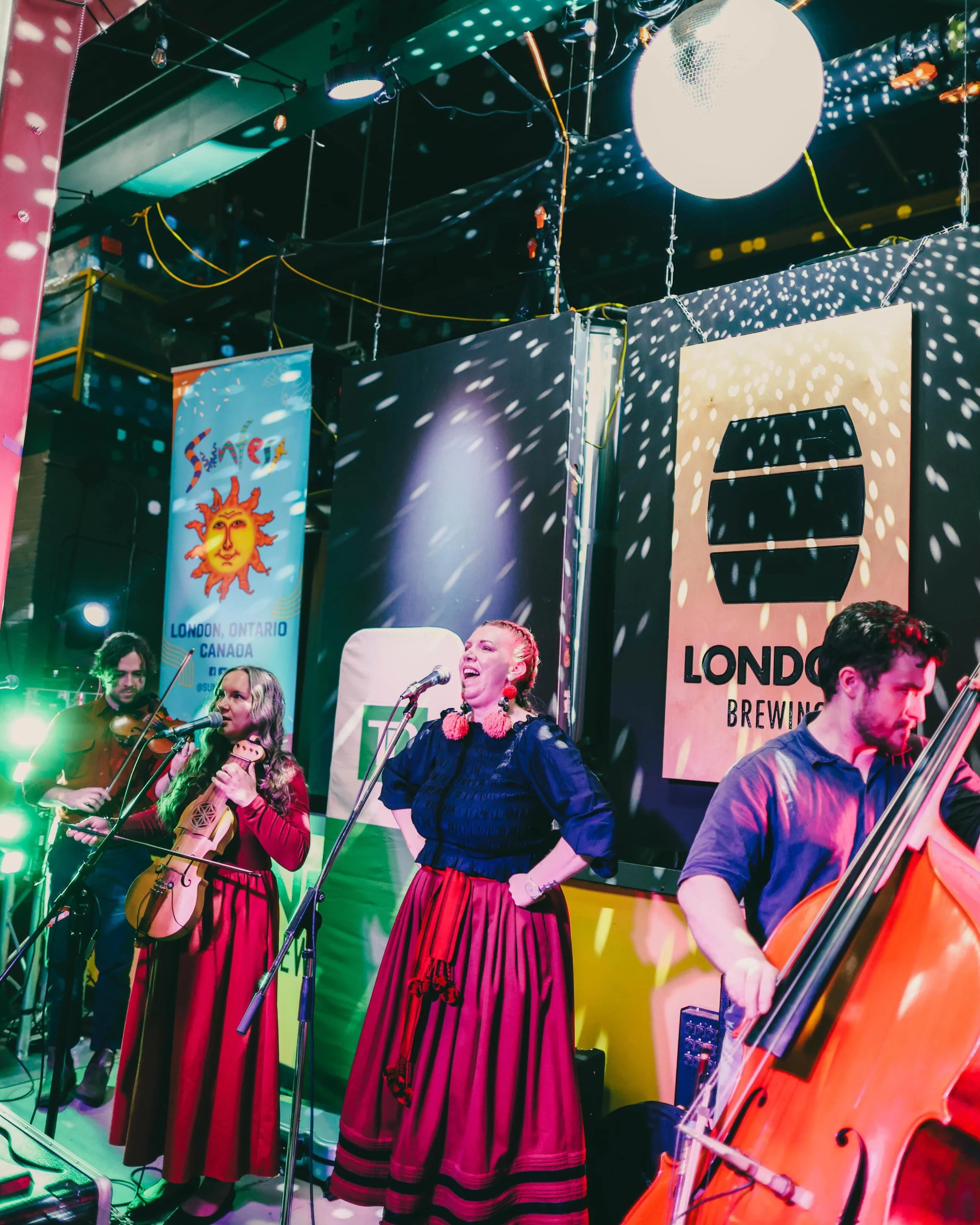 Kicking off the SunFest Block Party with pure energy alongside @polkyband 🔥
They opened the party in the best way possible and we&rsquo;re just getting started 👀
2 more bands still to come 🎸⚡️
📸 @gozque.media