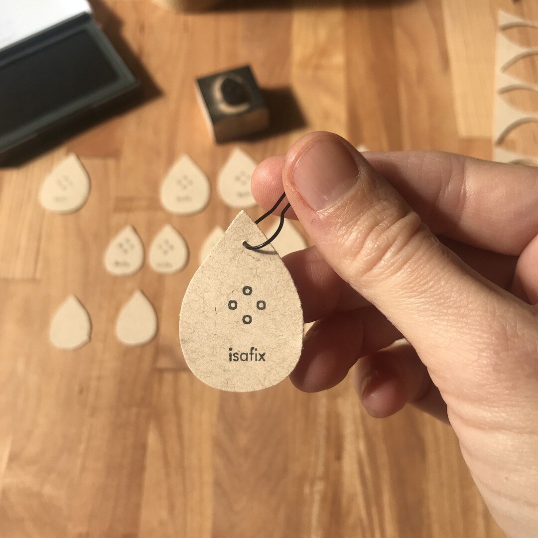🇺🇸 I make my own price-tags out of reclaimed paper. I am lucky to be in San Francisco, where @scrapsf is an incredible resource for second-hand paper and other reused materials. I get my stamps from @rubberstamps, a small, woman owned company based