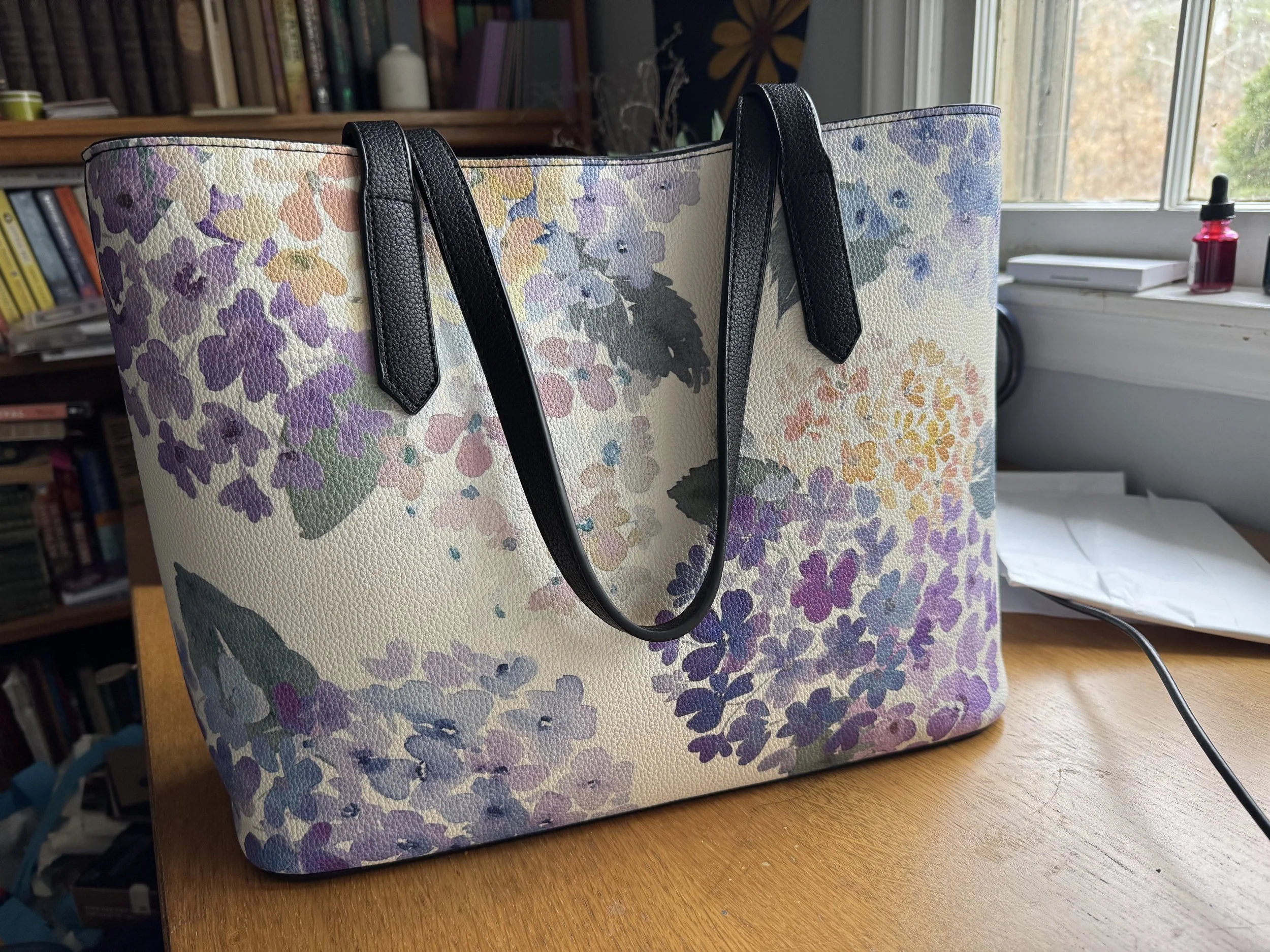 Endless Hydrangea Carry All in Classic White