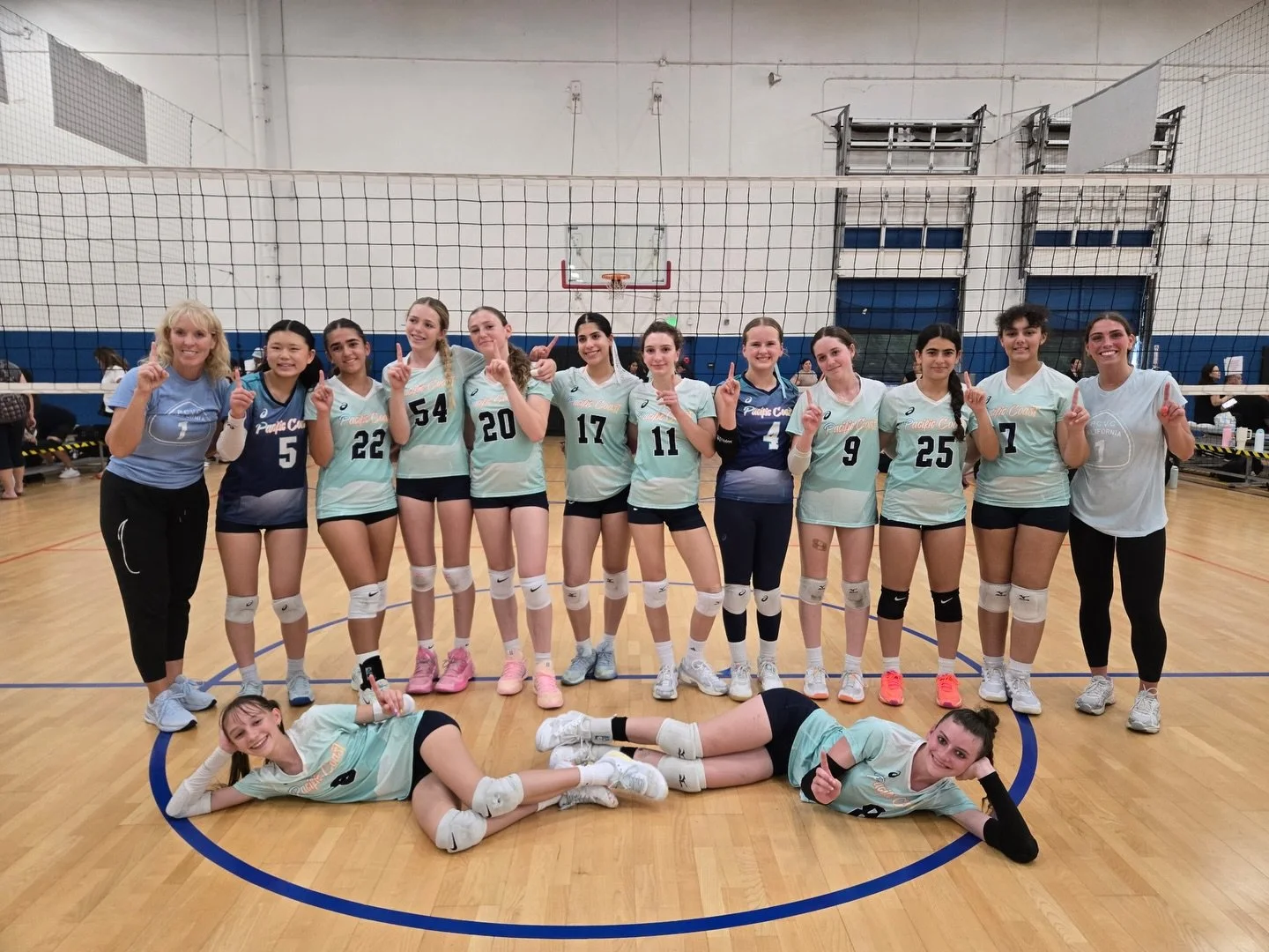 Shoutout 14-Kai for going undefeated today! Way to get after it girls!

#pacificcoastvolleyballclub #pcvc