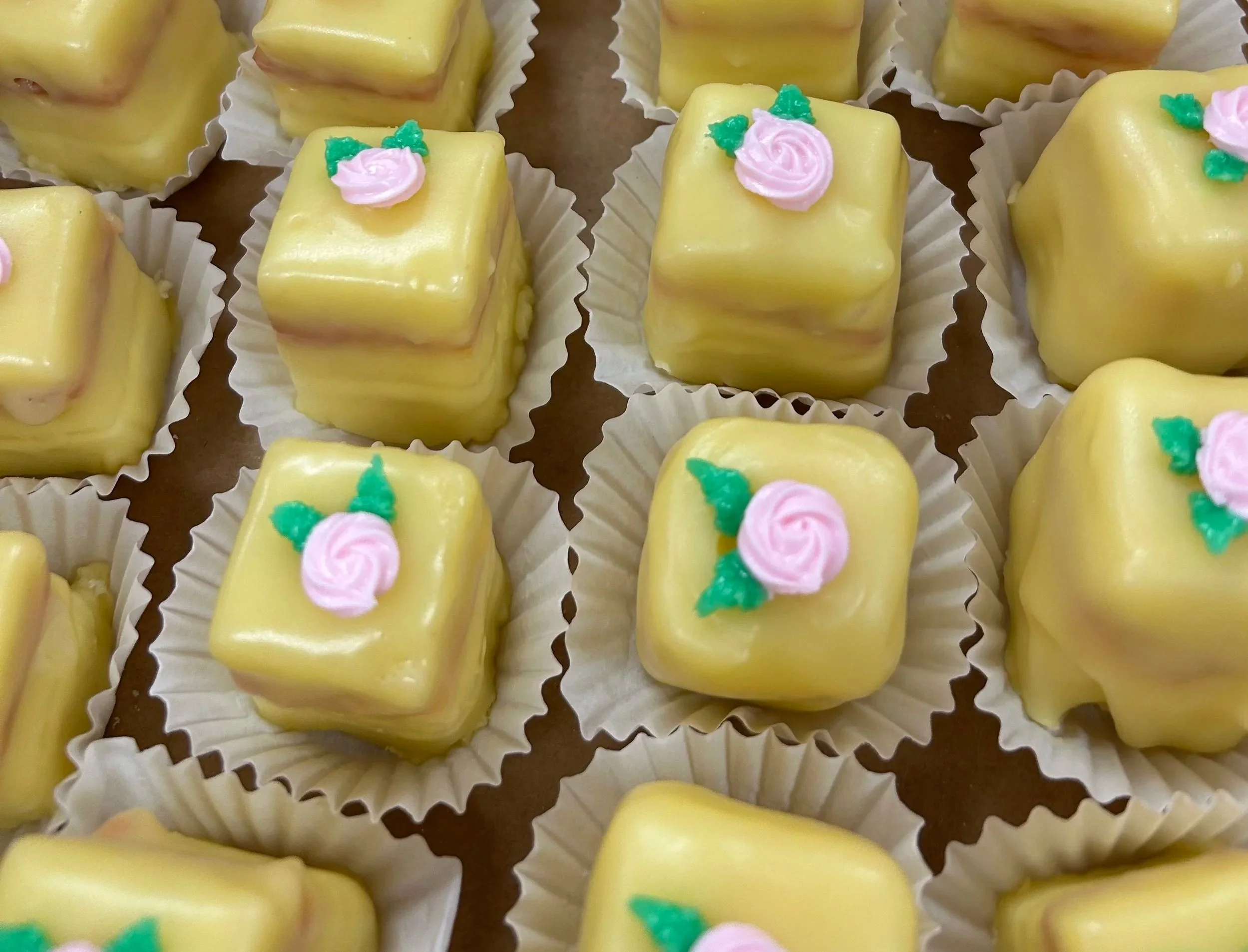 Mini Cakes and Petit Fours
