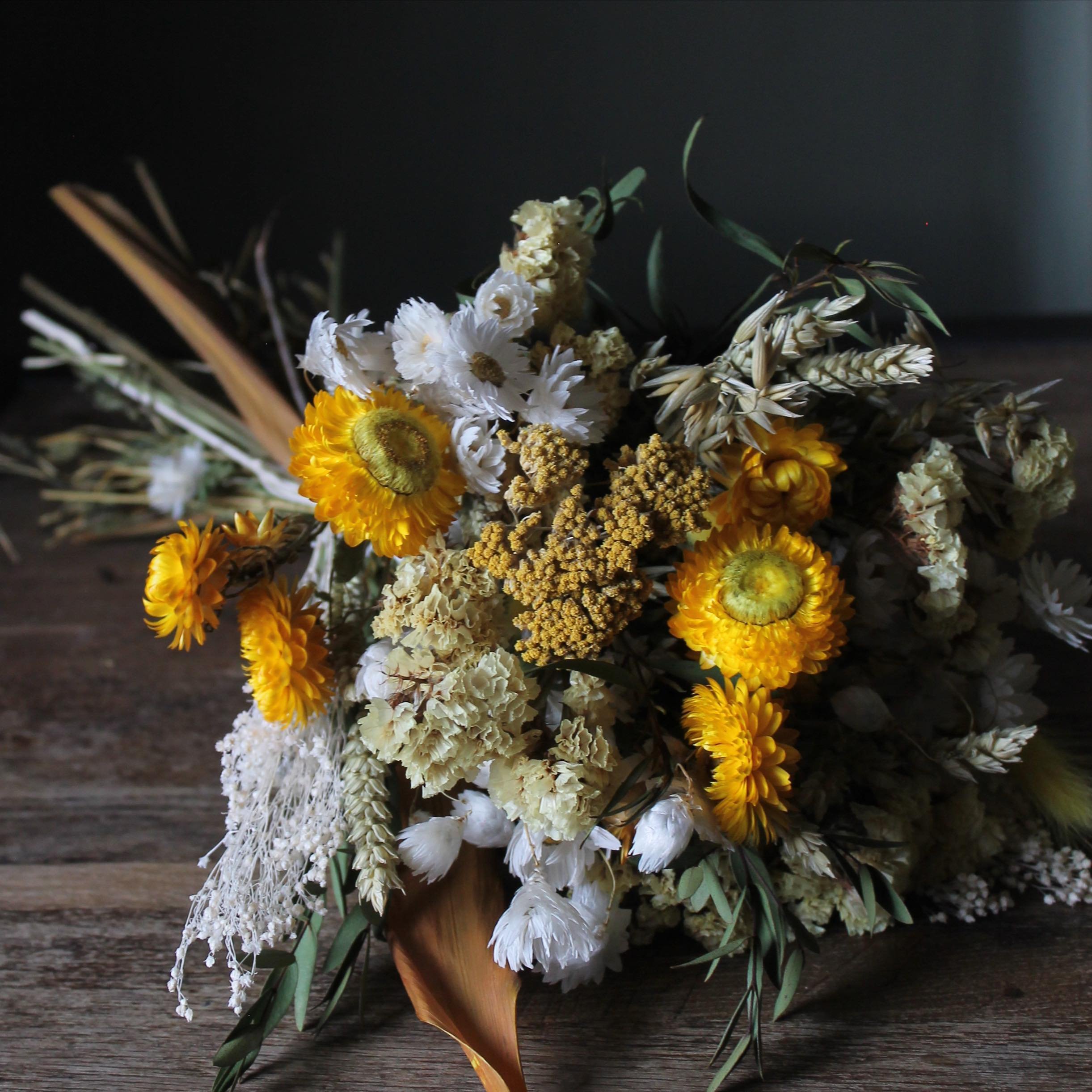 Our dried sunshine bouquet in moody lighting 🌞 we are loving the yellow at the moment it&rsquo;s such a happy and fun colour. 
What other dried bouquet colours would you like to see at our next markets? 

#driedflowers #sunshine #easter #prettybunch