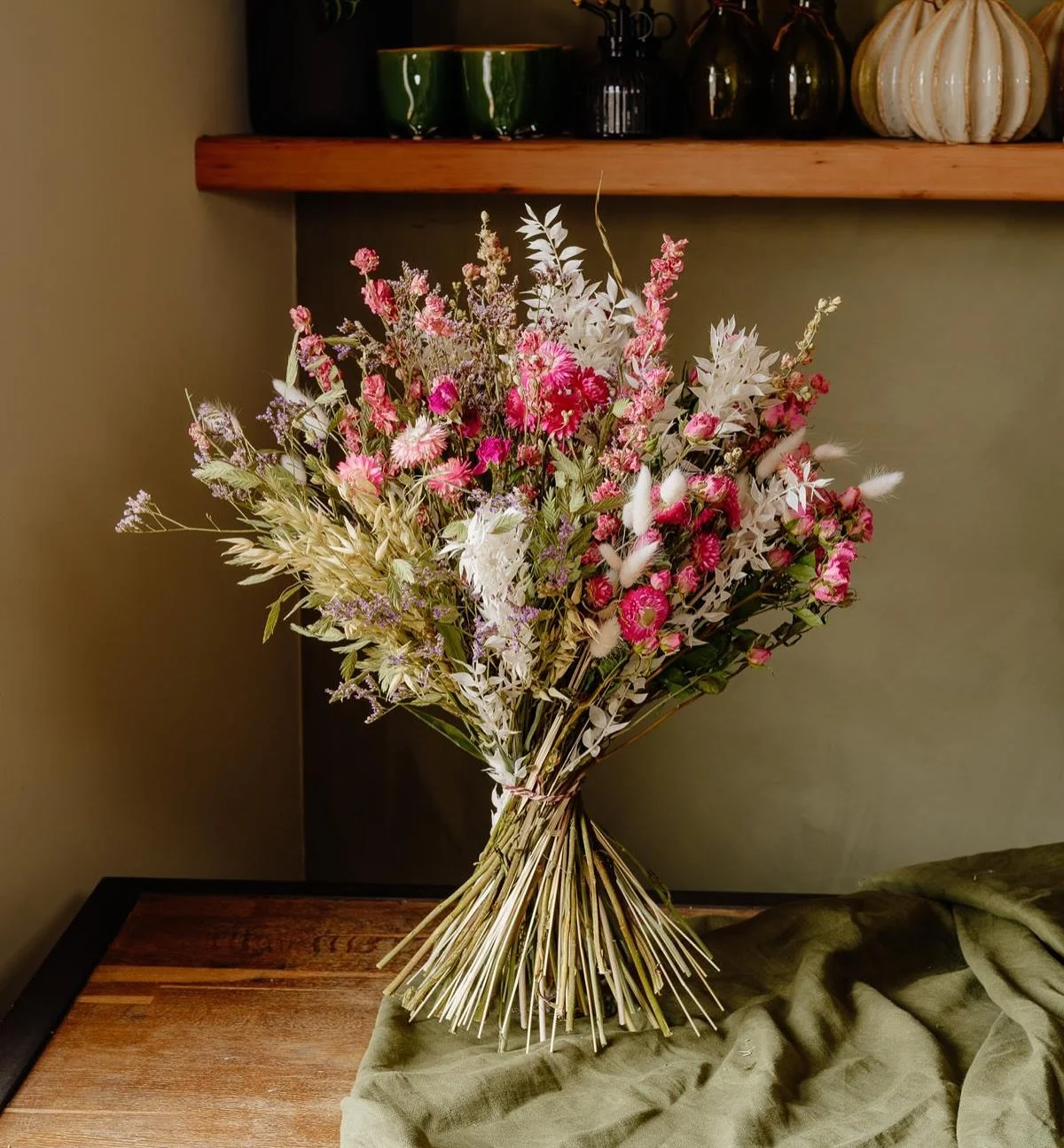 Summer pinks! 
It&rsquo;s been a while - the weeks have been full of freelance &amp; stocking up our collectives and suddenly summer has slipped away. 🌸

#Driedflowers #florist #sheffield #shoplocal #botanicalstyling #latesummer #seasonalshift #nati