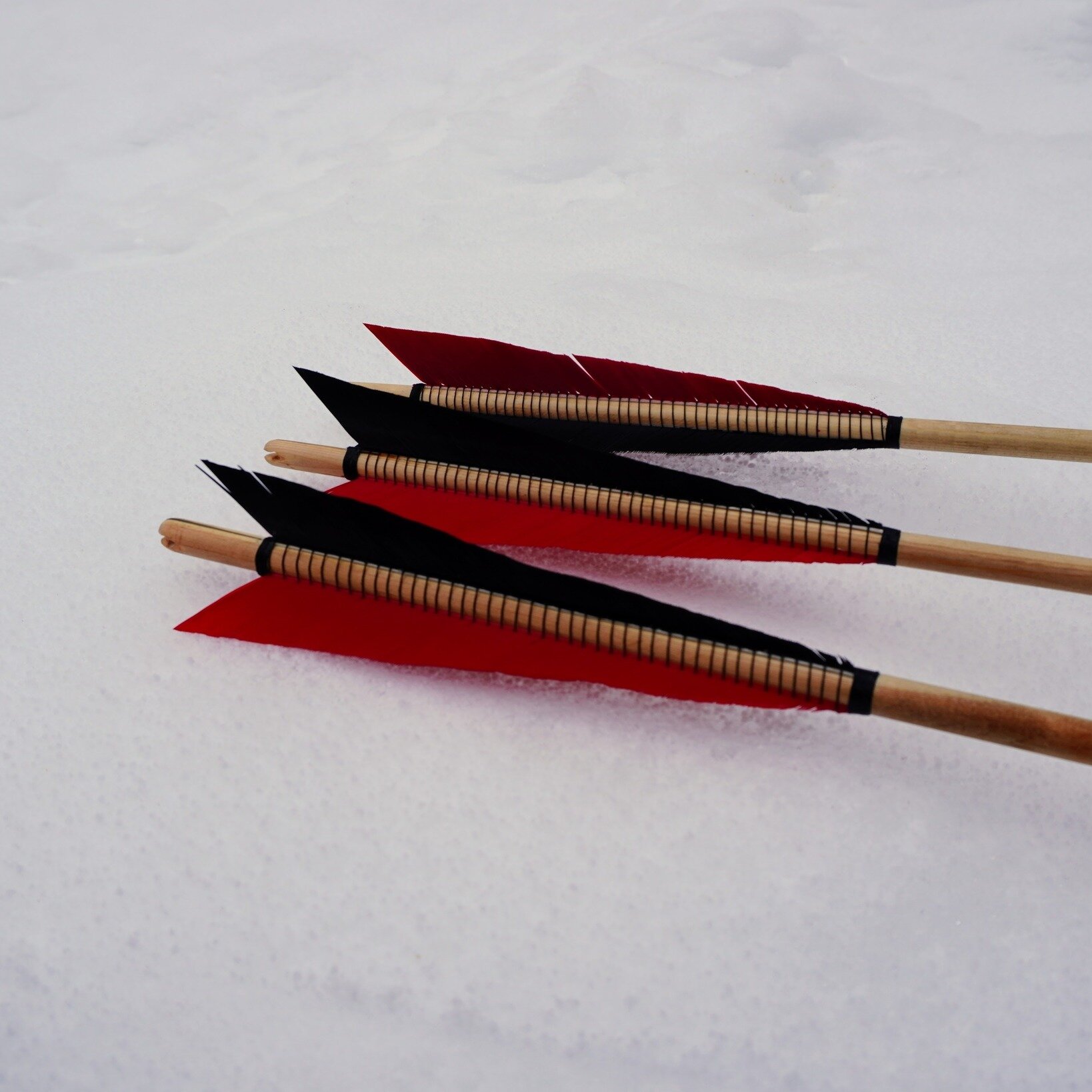 Using the opportunity while there still is snow to get some winter pictures of these Medieval style target arrows.
These Arrows are not based on any particular historic arrow, but rather modern target arrows made to look vaguely medieval. Many Plac