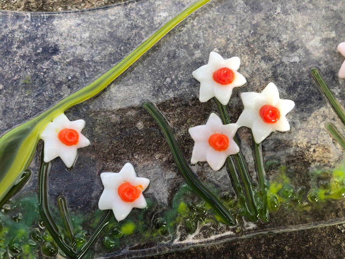 Daffodil fused glass2.jpg