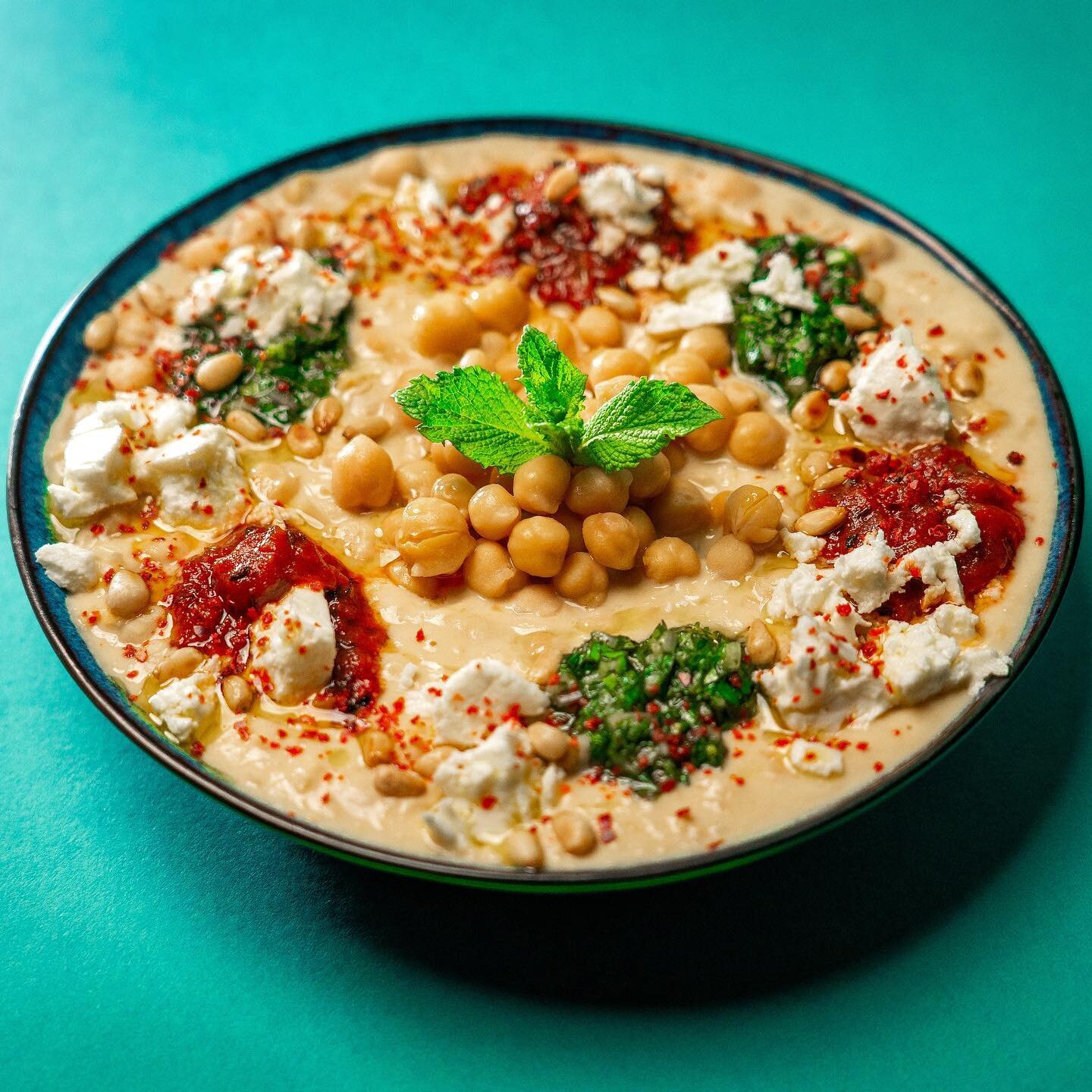 Hummus fans rejoice! If you haven&rsquo;t heard of Musabbaha yet, it&rsquo;s about time. This dish might be less famous than its ultra smooth cousin, but it&rsquo;s just as satisfying - plus it takes A LOT less time to make. As in, 10 minutes instead