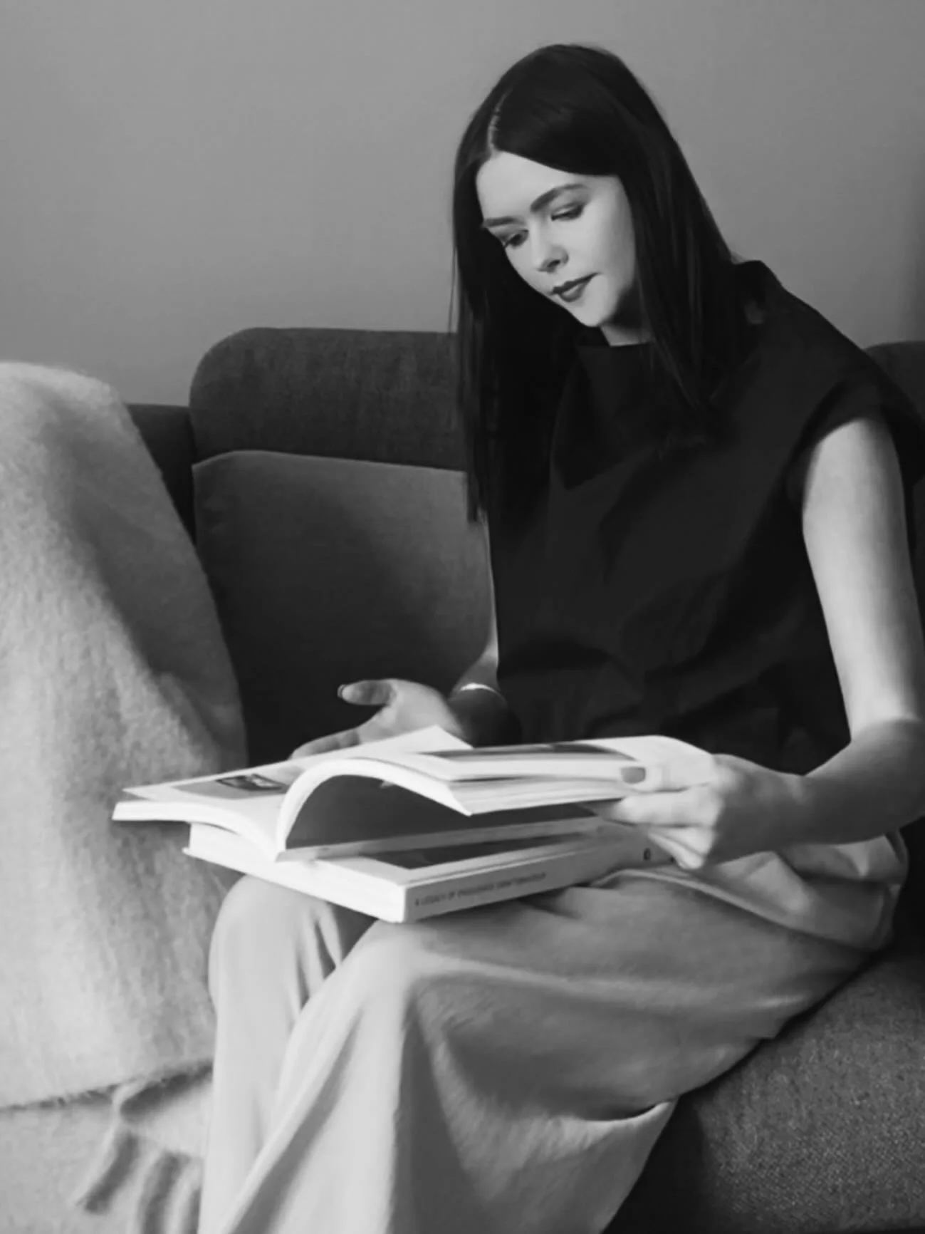 Hi, I&rsquo;m Emma, the Interior Design Architect behind Emma Rossiter Design. 

Design to me, has never been about trends.
It&rsquo;s about feeling.

The warmth of wood. The weight of a well made piece. The balance between old and new.

My style lea