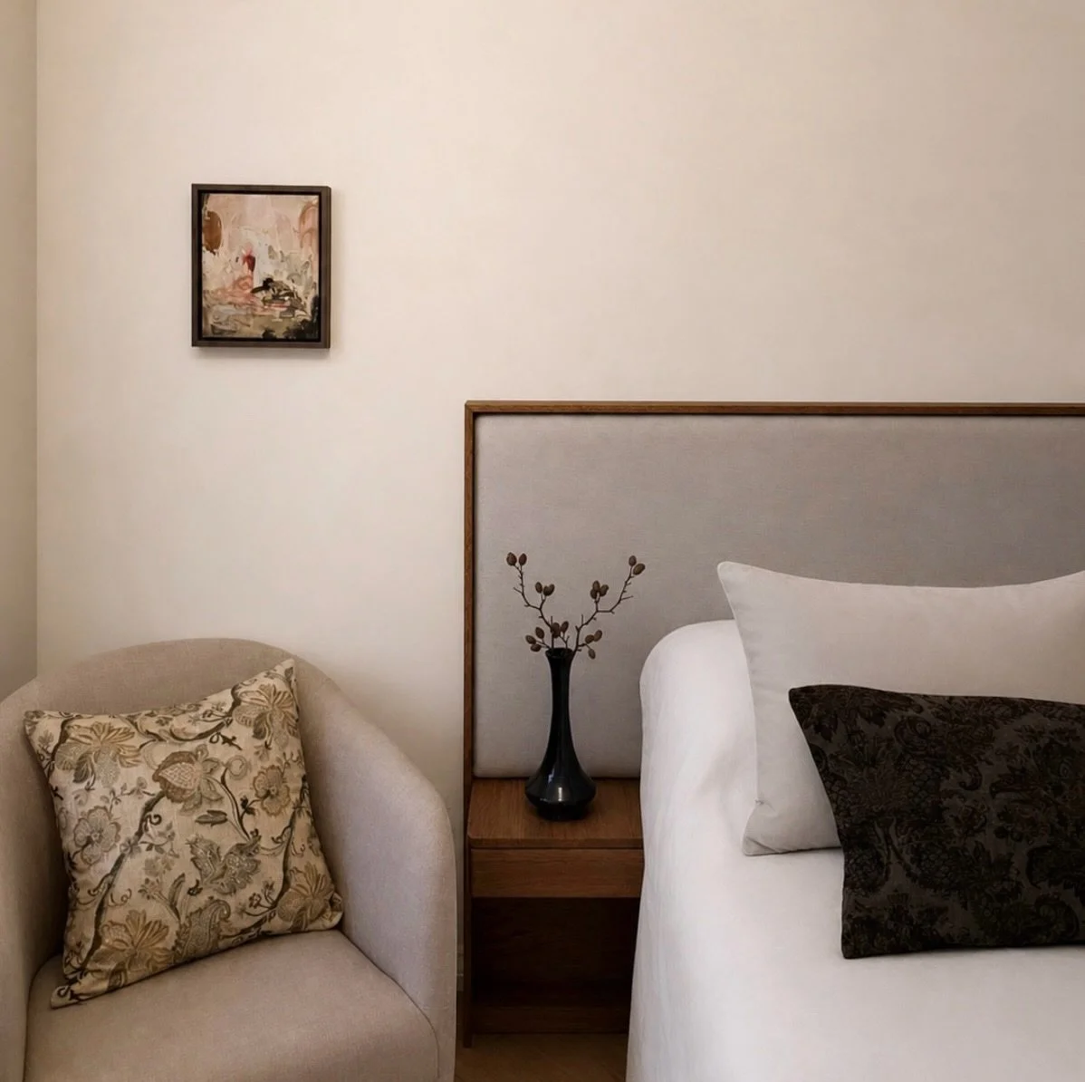 A bedroom glimpse

At Beaufield Mews, the palette leans into restraint. 

#interiorarchitecture#interiordesign#bedroomdesign#residentialdesign#emmarossiterdesign