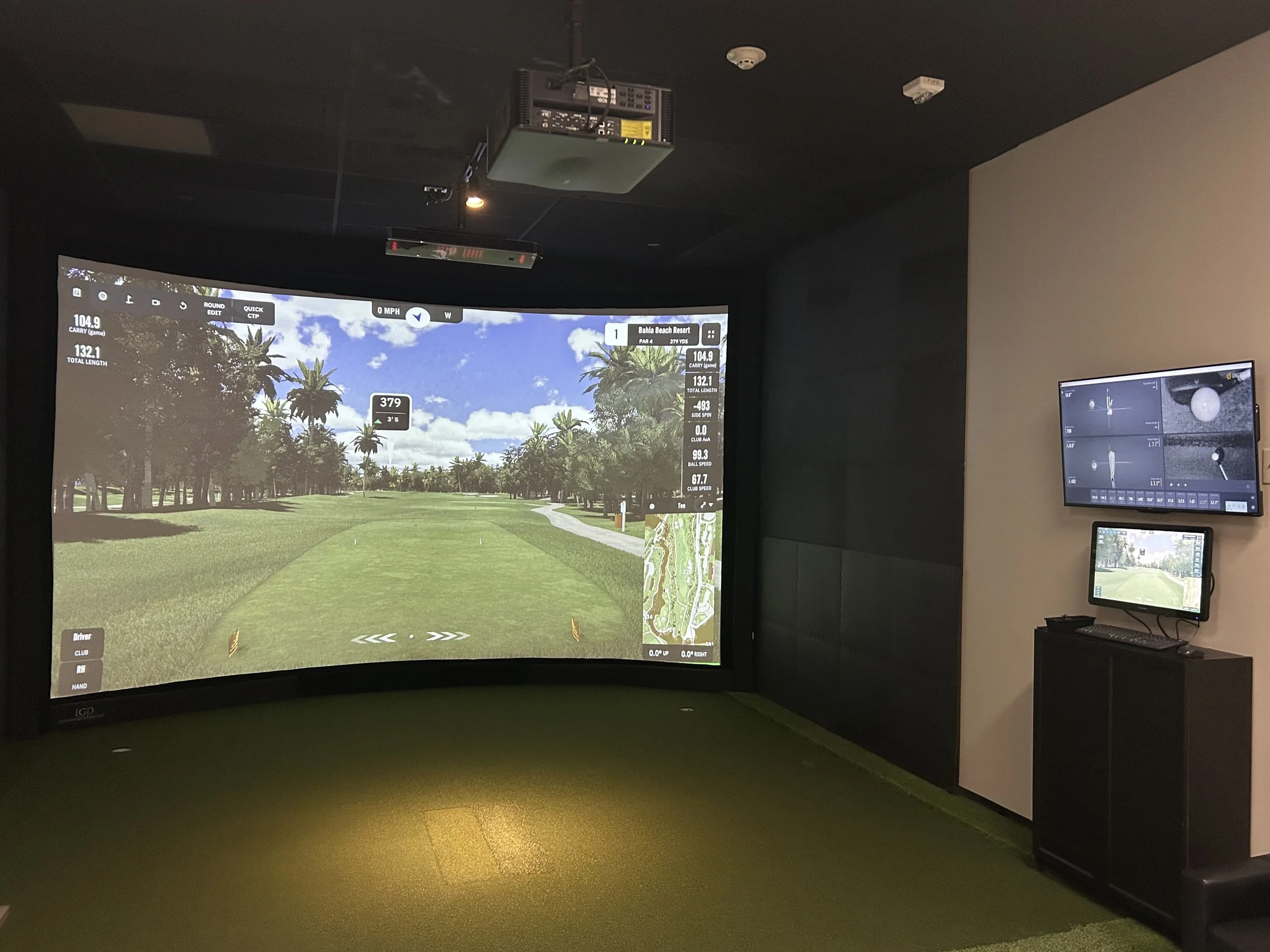 Indoor Golf Simulator Bay