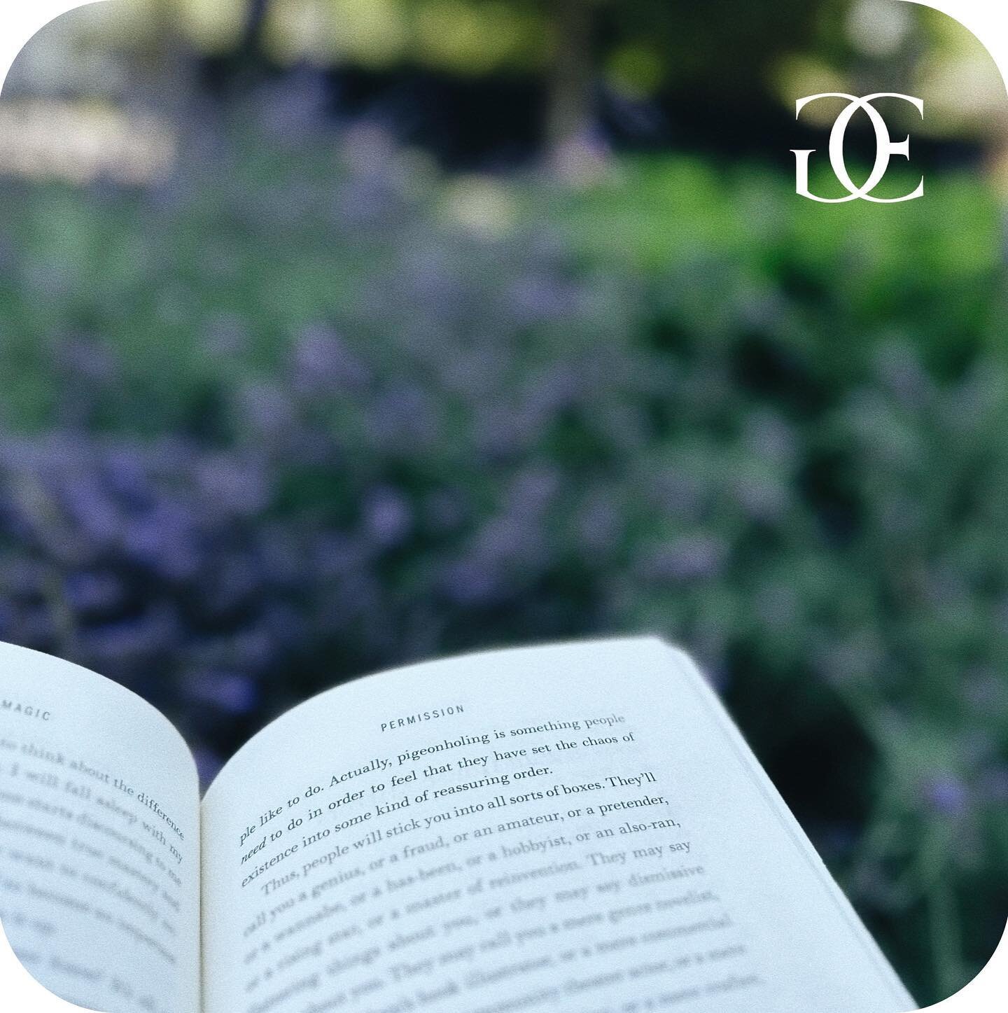 Summer. Books. Lavender. Hydrangeas. And of course&hellip;Lyla 💕 #victorian #nashvilleluxurytravel #lavender #gardeninspiration #folkvictorian #victoriangarden #victoriangardens #mycb2 @elizabeth_gilbert_writer @cb2