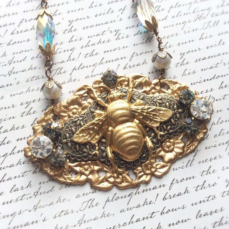 bee necklace.jpeg
