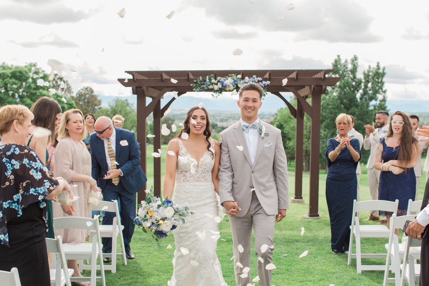 We love this idea! 
Have your guests throw petals during your recessional for amazing photos! 📸
&bull;
&bull;
&bull;
&bull;
&bull;
#flowerstagram #weddingdetails #flowershop #flowerarrangement #floral #floristry #weddingceremony #weddingflower #flor